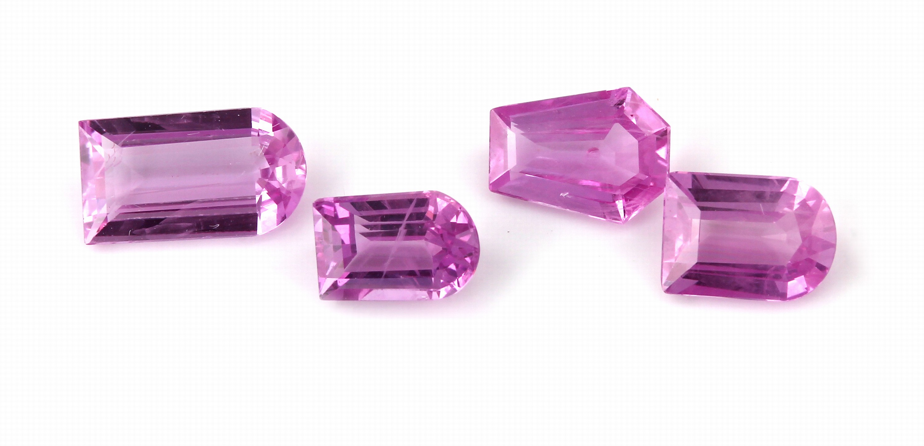 Lot 4 pinkfarb. Saphire im Phantasieschliff, zus. ca. 2.99 ct