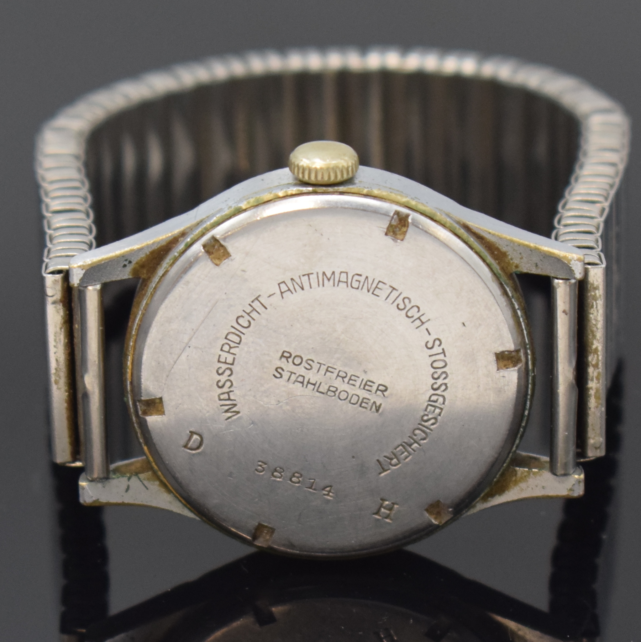 Detail d: HELIOS verchromte Militäruhr der Wehrmacht, Schweiz 1940er Jahre, Handaufzug, Stahlboden verschr., neutr. Flexband, schwarzes Kontrastzifferbl. m. ...