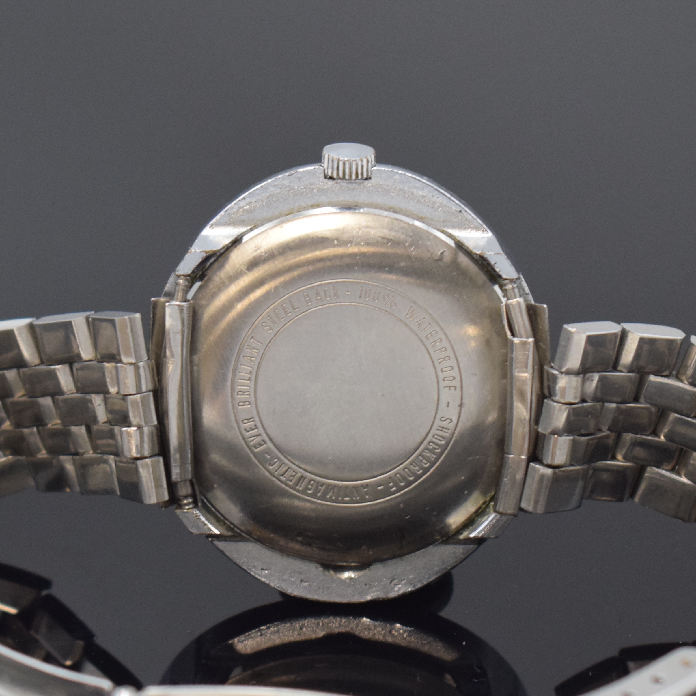 Detail d: DUCADO verchromte Herrenarmbanduhr, Schweiz um 1975, Automatik, orig. Gliederband m. Faltschl., Stahlboden aufgedr., schwarzes Zifferbl. m. ...