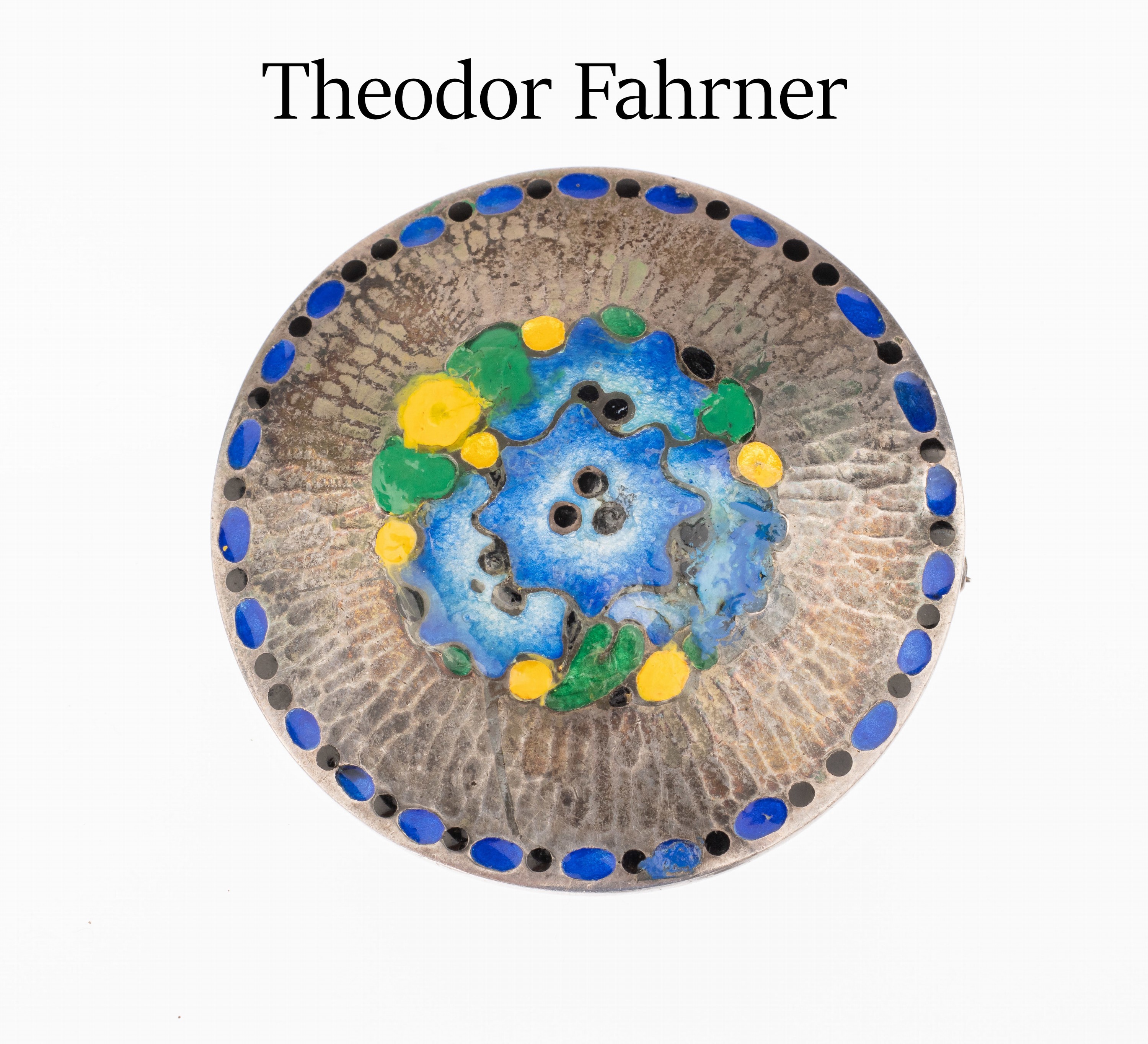 THEODOR FAHRNER Brosche, 935er Silber, Entwurf Hermann Häußler, um 1911, bez. Depose Silber gehämmert, Grubenschmelzemail in Hellblau, Gelb, ...