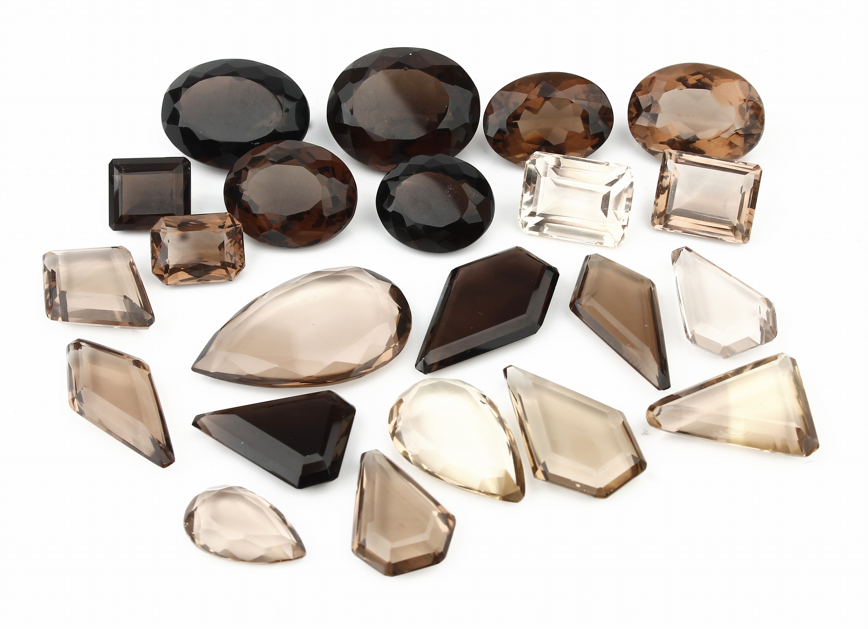 Lot lose Rauchquarze zus. ca. 649.0 ct, versch. Schliffformen