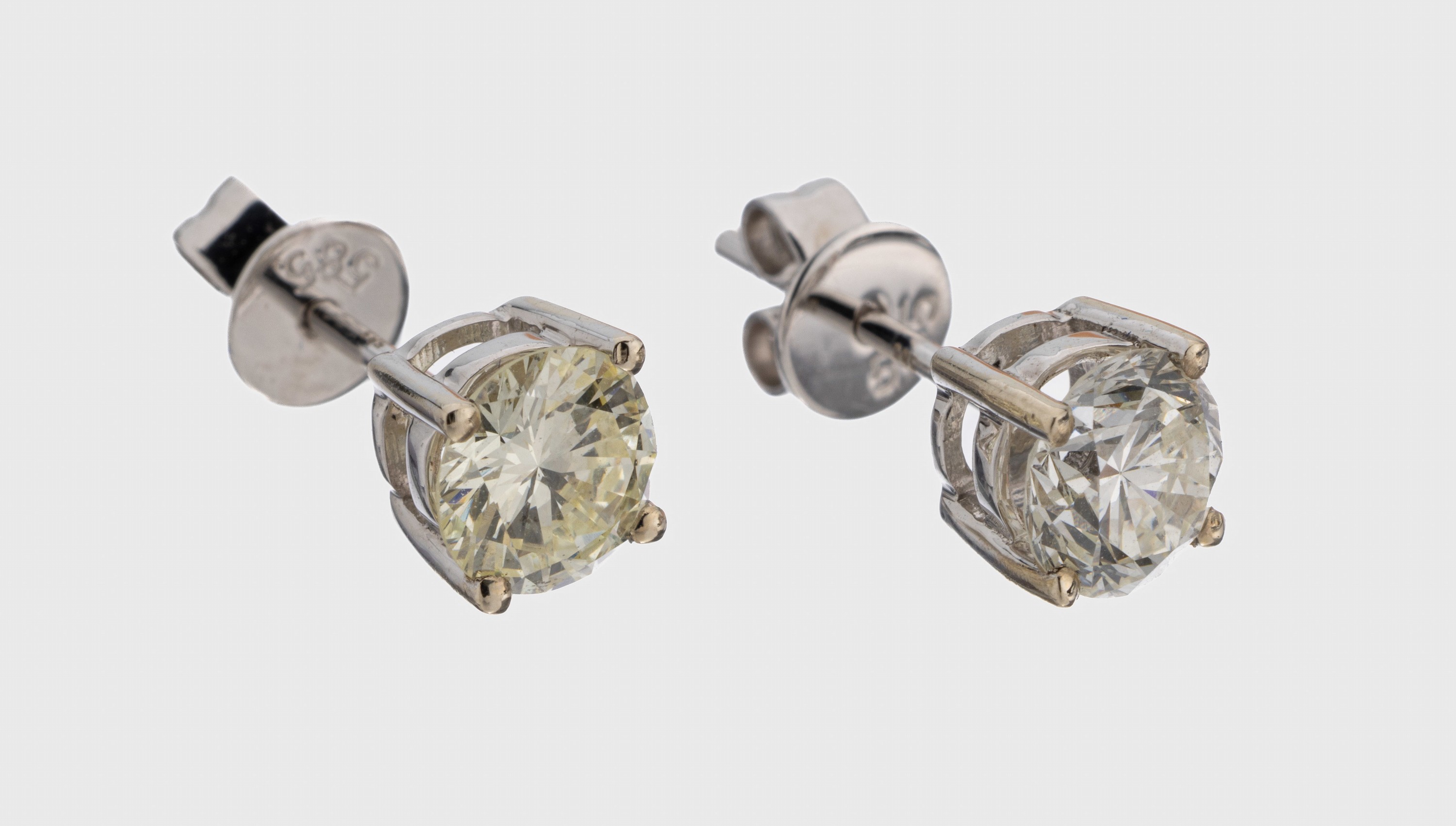 14 kt Gold Brillant-Ohrstecker, WG 585/000,2 Brillanten zus. ca. 1.15 ct Weiß- l.get.Weiß/vs-si