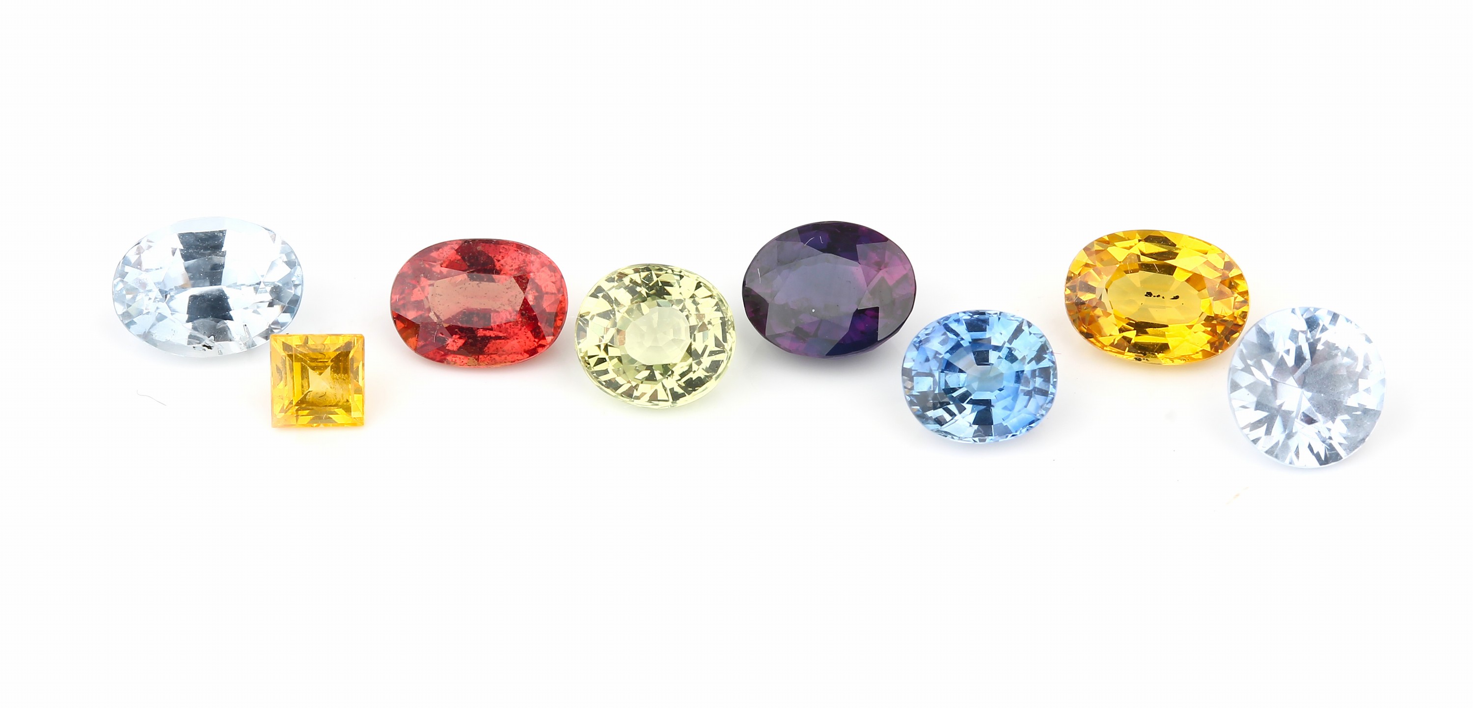 Konvolut 8 lose Saphire zus. ca. 7.97 ct, ovalfacett., rundfacett., Karree, versch. Farben