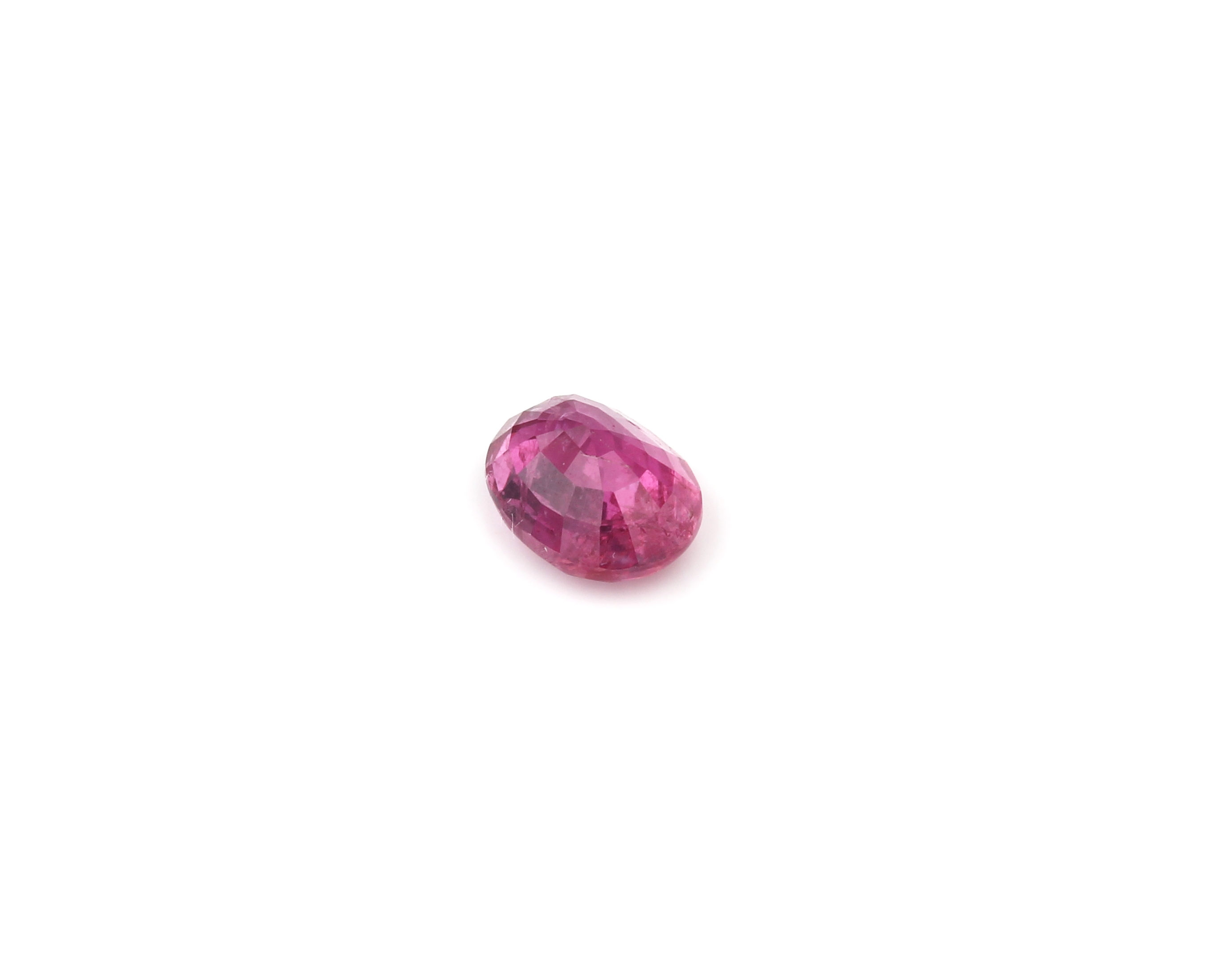 Detail a: Loser Rubin ca. 1.07 ct, ovalfacett.