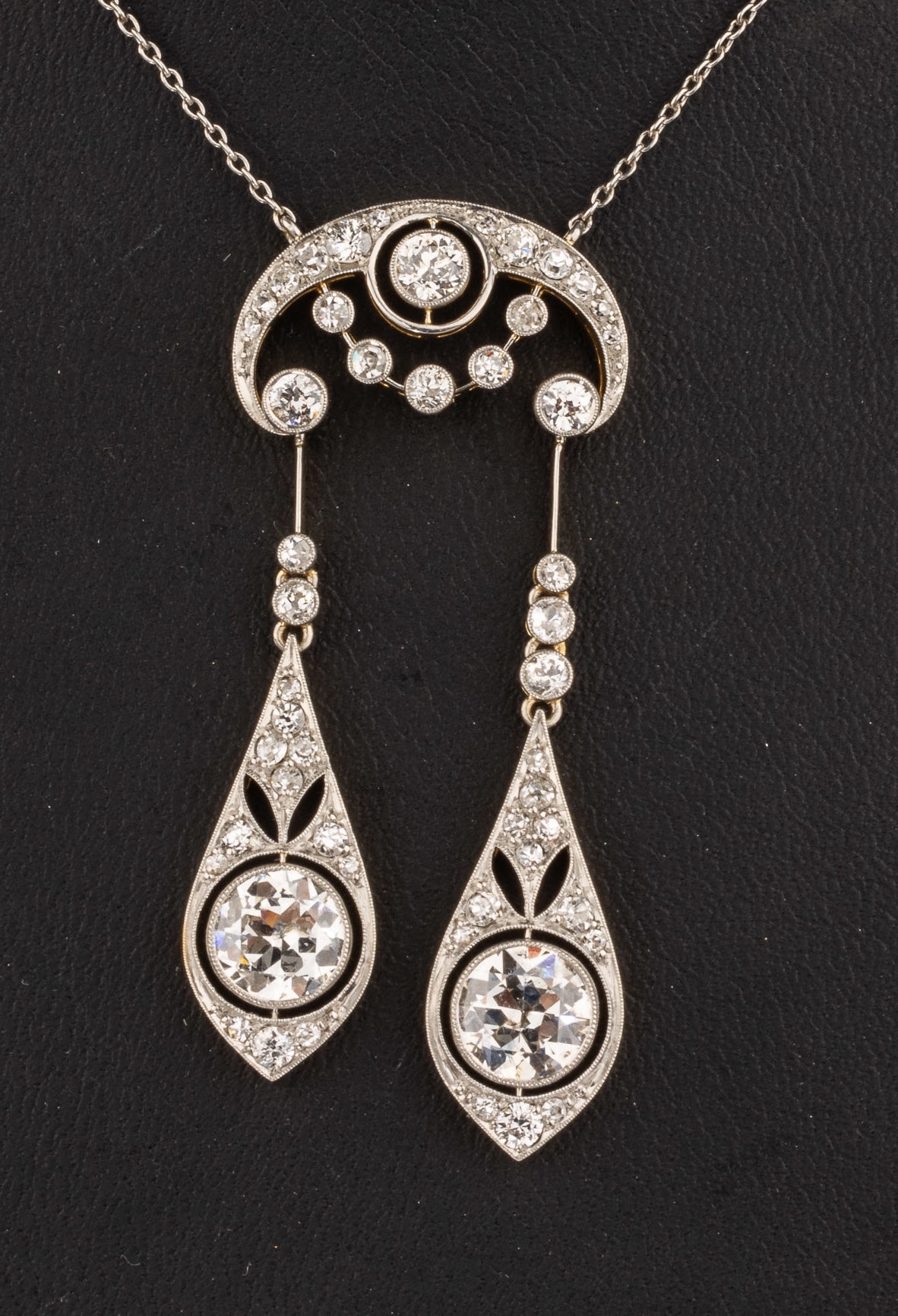 Detail a: 14 kt Gold und Platin Jugendstil Diamant- Collier, um 1900-10, GG 585/000 und Platin,2 Altschliffdiamanten zus. ca. 2.20 ct Weiß/si-p, weitere ...