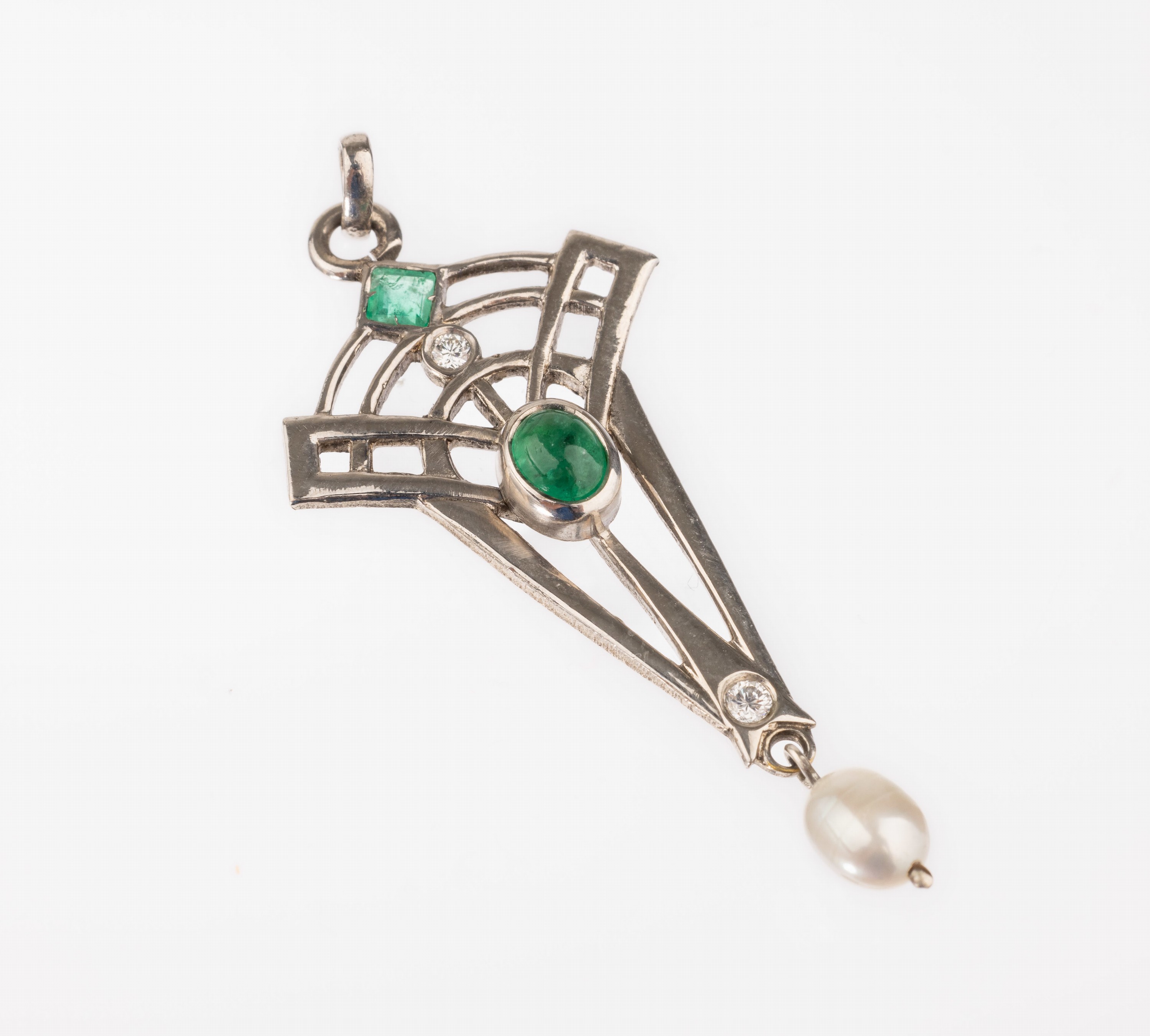 18 kt Gold Smaragd-Diamant-Anhänger, WG 750/ 000, reines Art-Deco, um 1920, 2 Diamanten zus. ca. 0.10 ct Weiß/si, Smaragd-Cabochon und ...