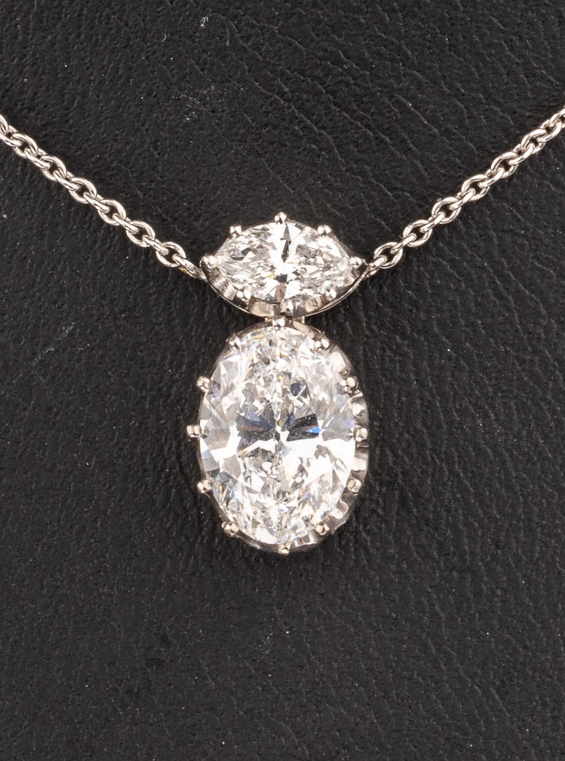 Detail a: 18 kt Gold Diamant-Anhänger, WG 750/000, ovaler Diamant ca. 1.70 ct hochfeines weiß D/si 1, Symmetrie und Politur gut (DPL Zertifikat von 03/24), ...