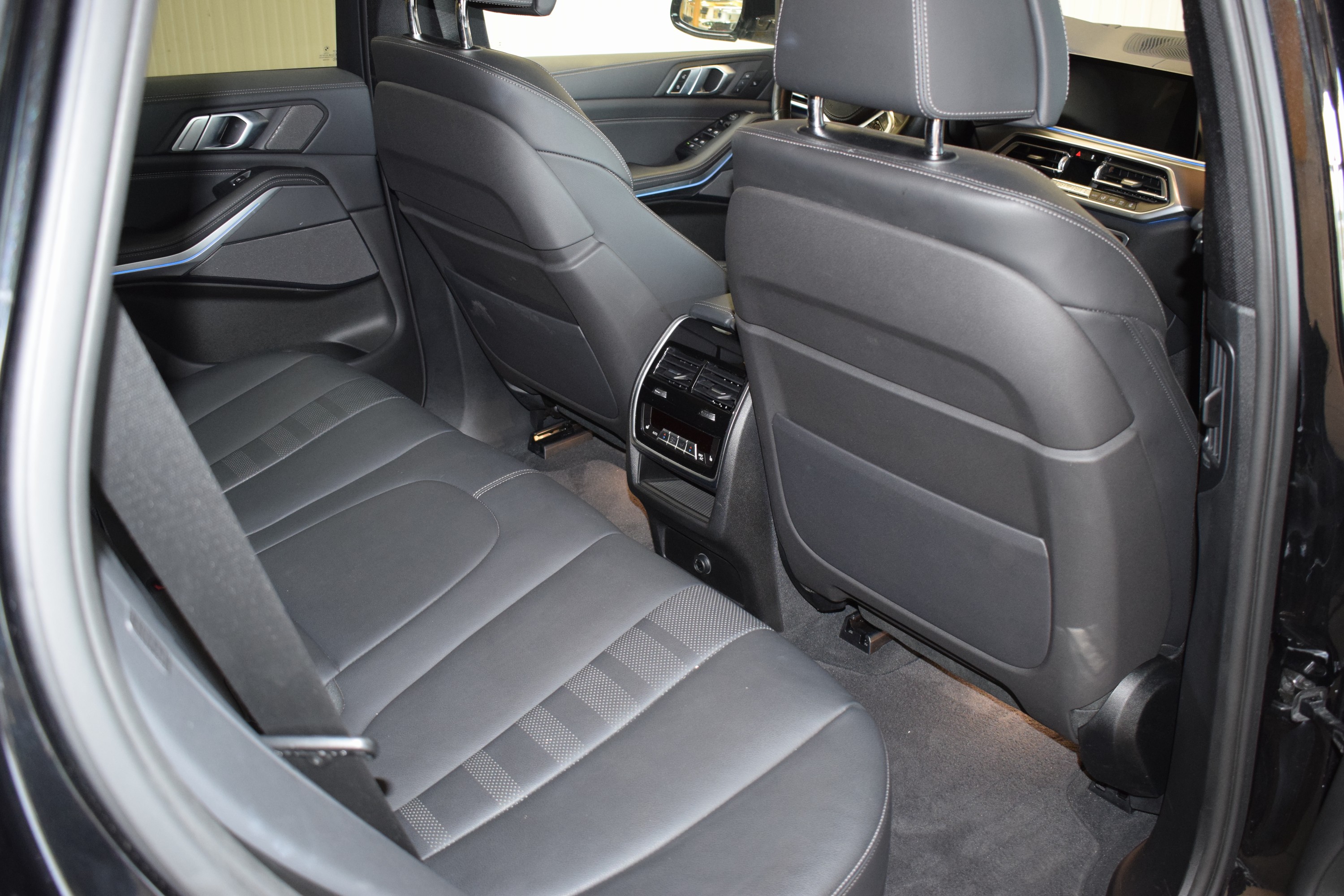 Detail h: BMW X5 45e M-Sportpaket, EZ 09/2020, Laufleistung 56.450 km, 1.Hand, 210 kW/285 PS,Automatikgetriebe, saphirschwarzmetallic, Leder Vernasca ...