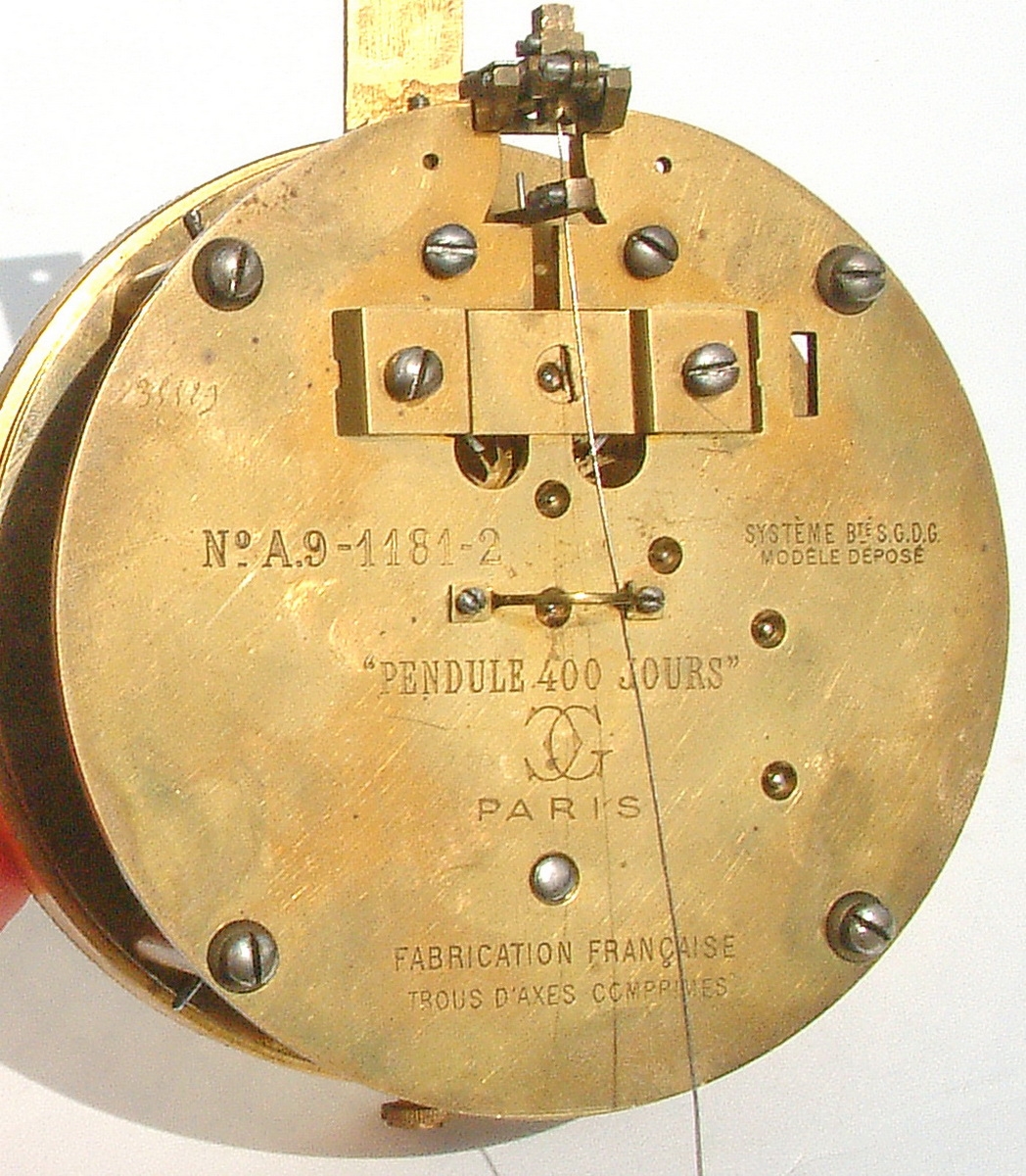 Detail h: Pendule 400 Jours, Wanduhr, Uhrenmanufaktur Claude Grivolas, Paris, um 1910/20, sog. Jahresuhr, verziertes Walnussgehäuse gewachst (Türe ...