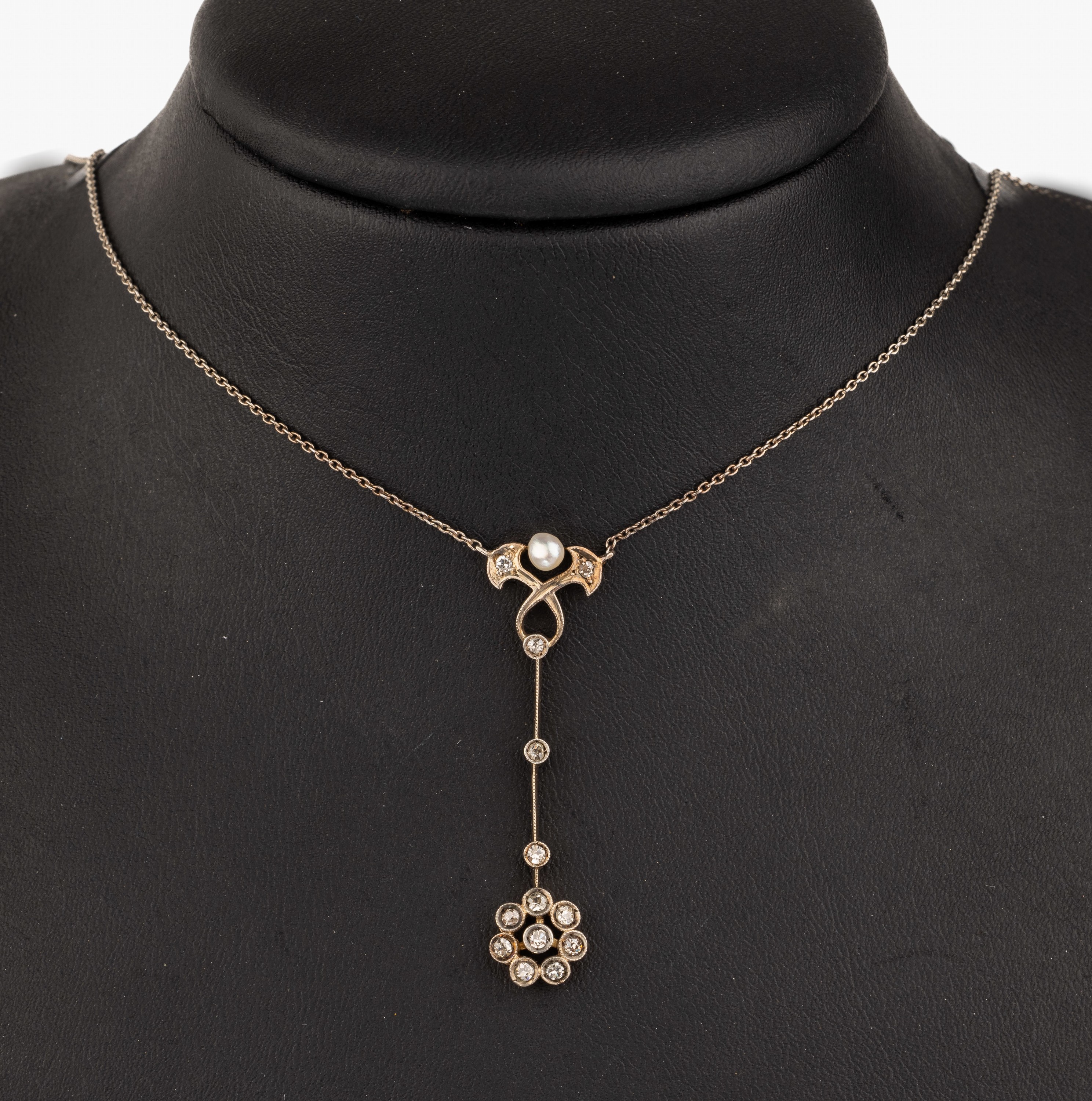 14 kt Gold Jugendstil-Diamant-Collier, RG 585/000 und Platin, um 1900, Orientperle, Altschliff-Diamanten zus. ca. 0.20 ct Weiß/p, L. ca. 48 cm