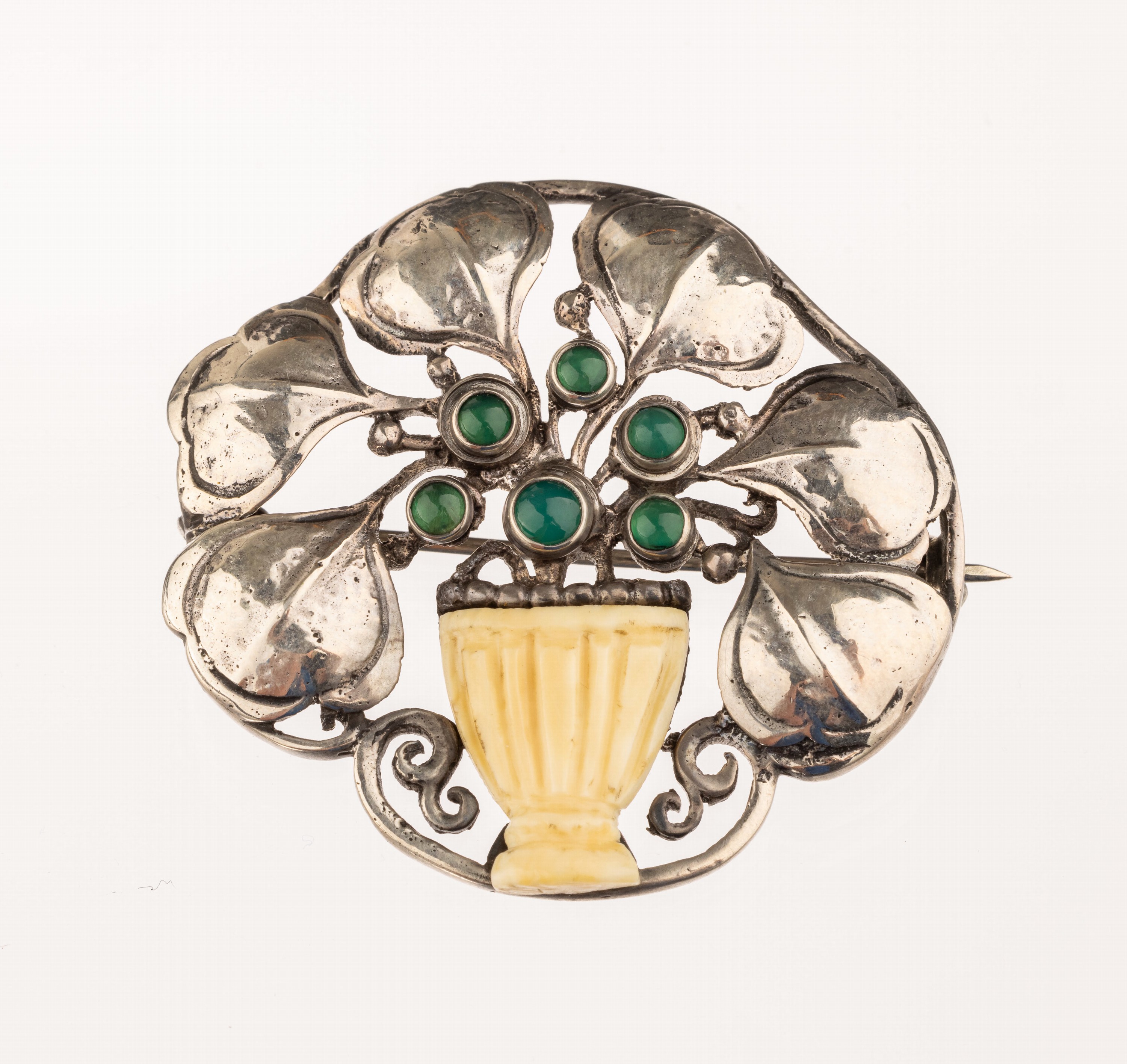 Jugendstilbrosche mit Achaten und Email, 800er Silber, deutsch um 1900, Meistermarkewohl Adolf Mayer, Beineinlage in Form einer Blumenvase, grüne ...