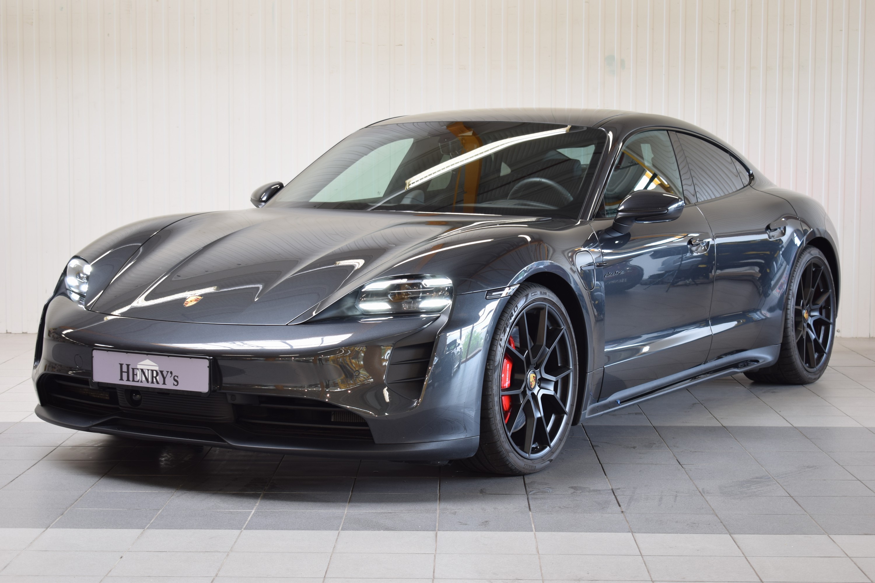 Detail b: Porsche Taycan GTS Elektro, 1. Hand, EZ 11/2022, Laufleistung 39.675 km, 440 kW/598 PS, Automatikgetriebe, Farbe: Vulkangraumetallic, Leder schwarz, ...