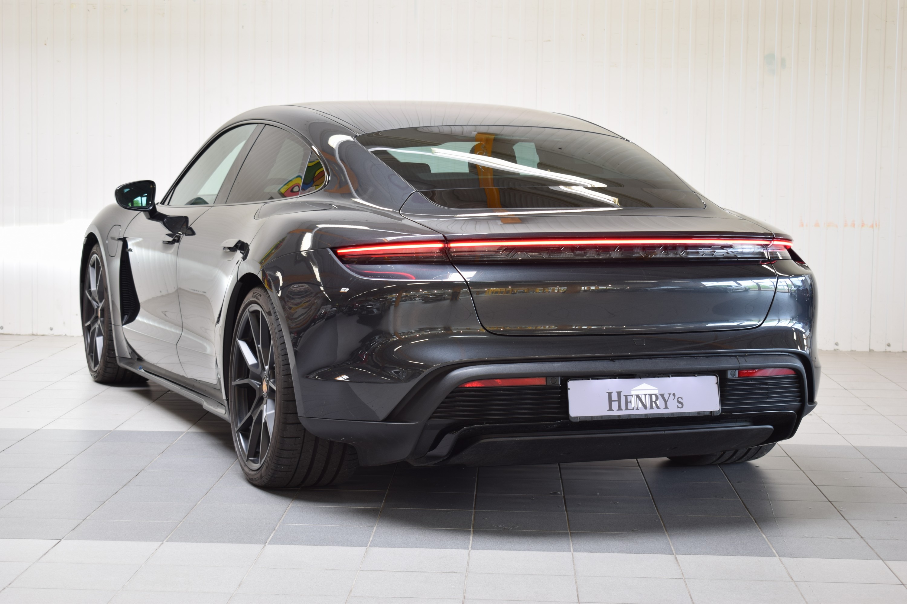 Detail c: Porsche Taycan GTS Elektro, 1. Hand, EZ 11/2022, Laufleistung 39.675 km, 440 kW/598 PS, Automatikgetriebe, Farbe: Vulkangraumetallic, Leder schwarz, ...