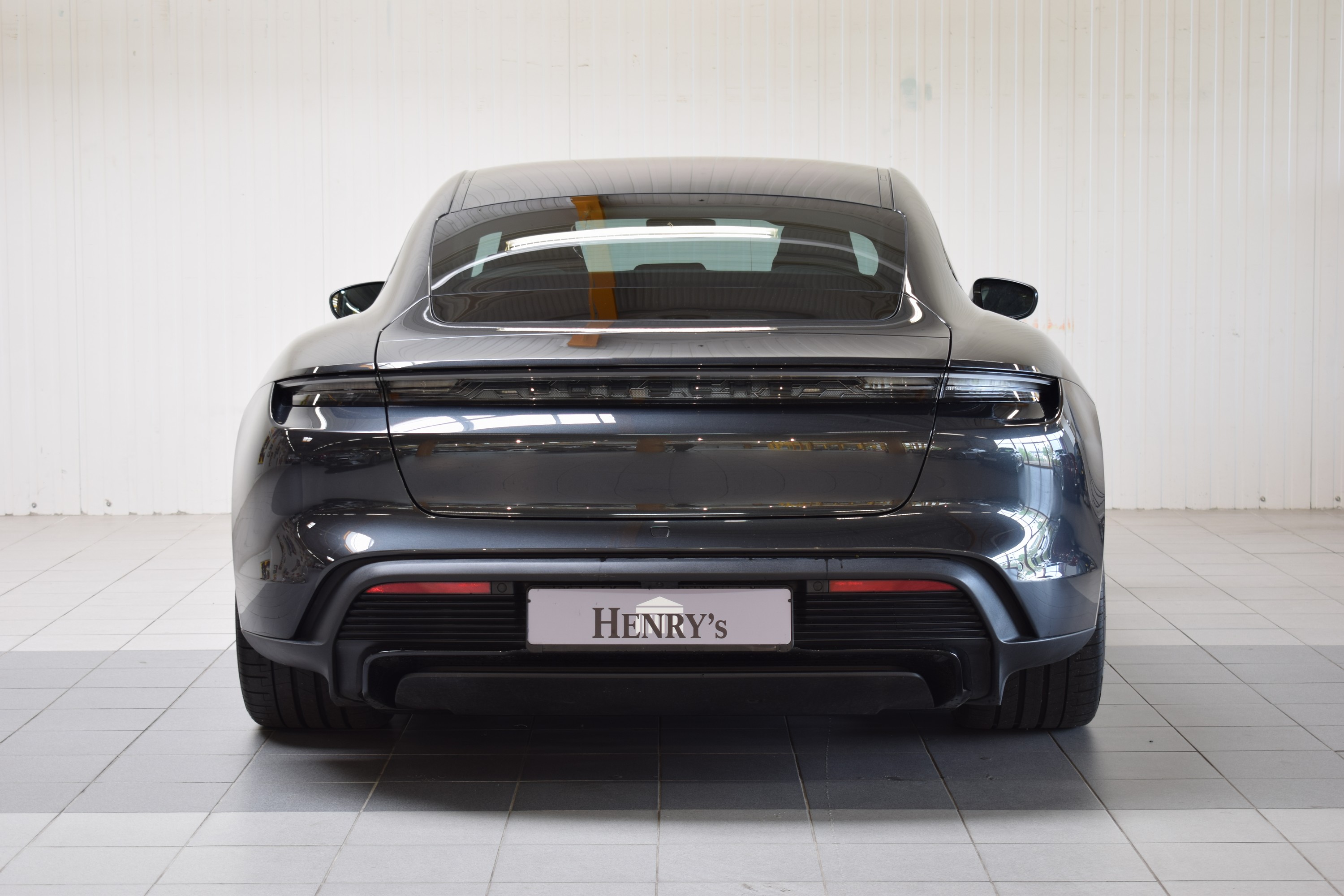 Detail d: Porsche Taycan GTS Elektro, 1. Hand, EZ 11/2022, Laufleistung 39.675 km, 440 kW/598 PS, Automatikgetriebe, Farbe: Vulkangraumetallic, Leder schwarz, ...