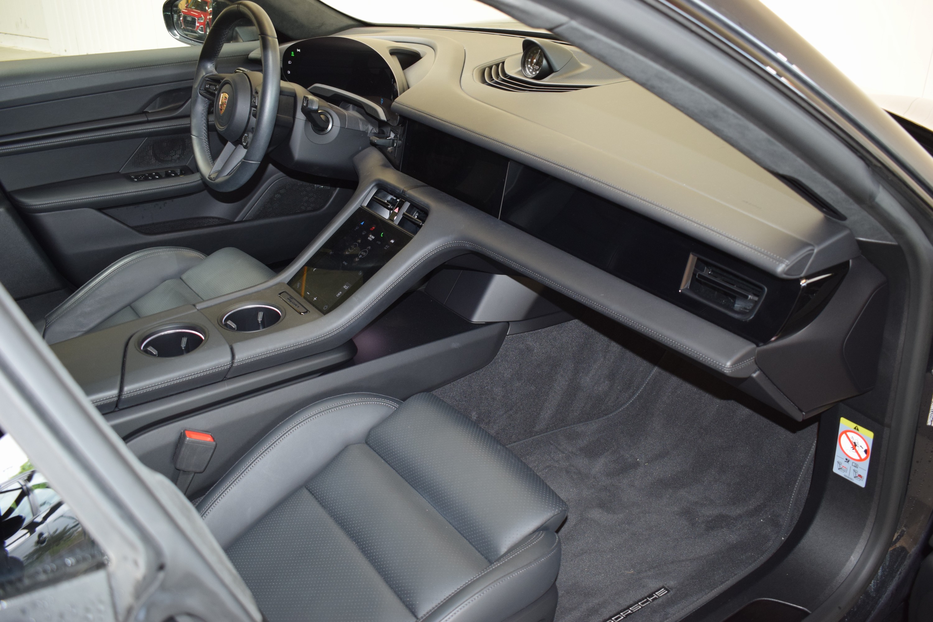 Detail g: Porsche Taycan GTS Elektro, 1. Hand, EZ 11/2022, Laufleistung 39.675 km, 440 kW/598 PS, Automatikgetriebe, Farbe: Vulkangraumetallic, Leder schwarz, ...