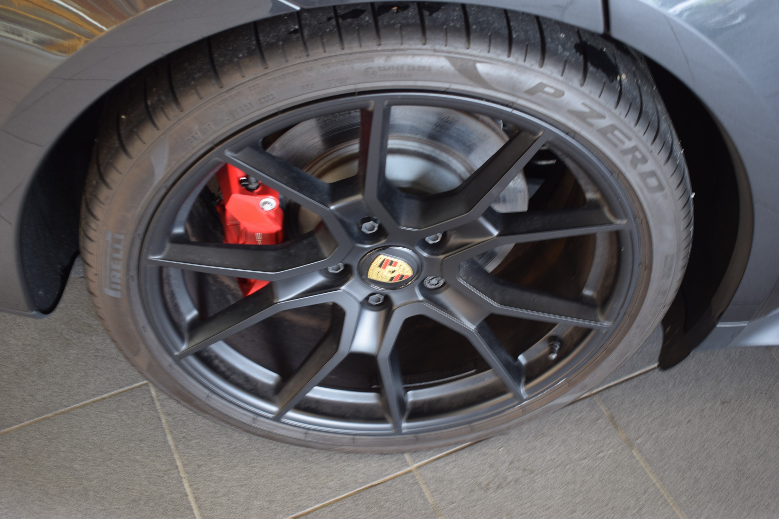 Detail j: Porsche Taycan GTS Elektro, 1. Hand, EZ 11/2022, Laufleistung 39.675 km, 440 kW/598 PS, Automatikgetriebe, Farbe: Vulkangraumetallic, Leder schwarz, ...