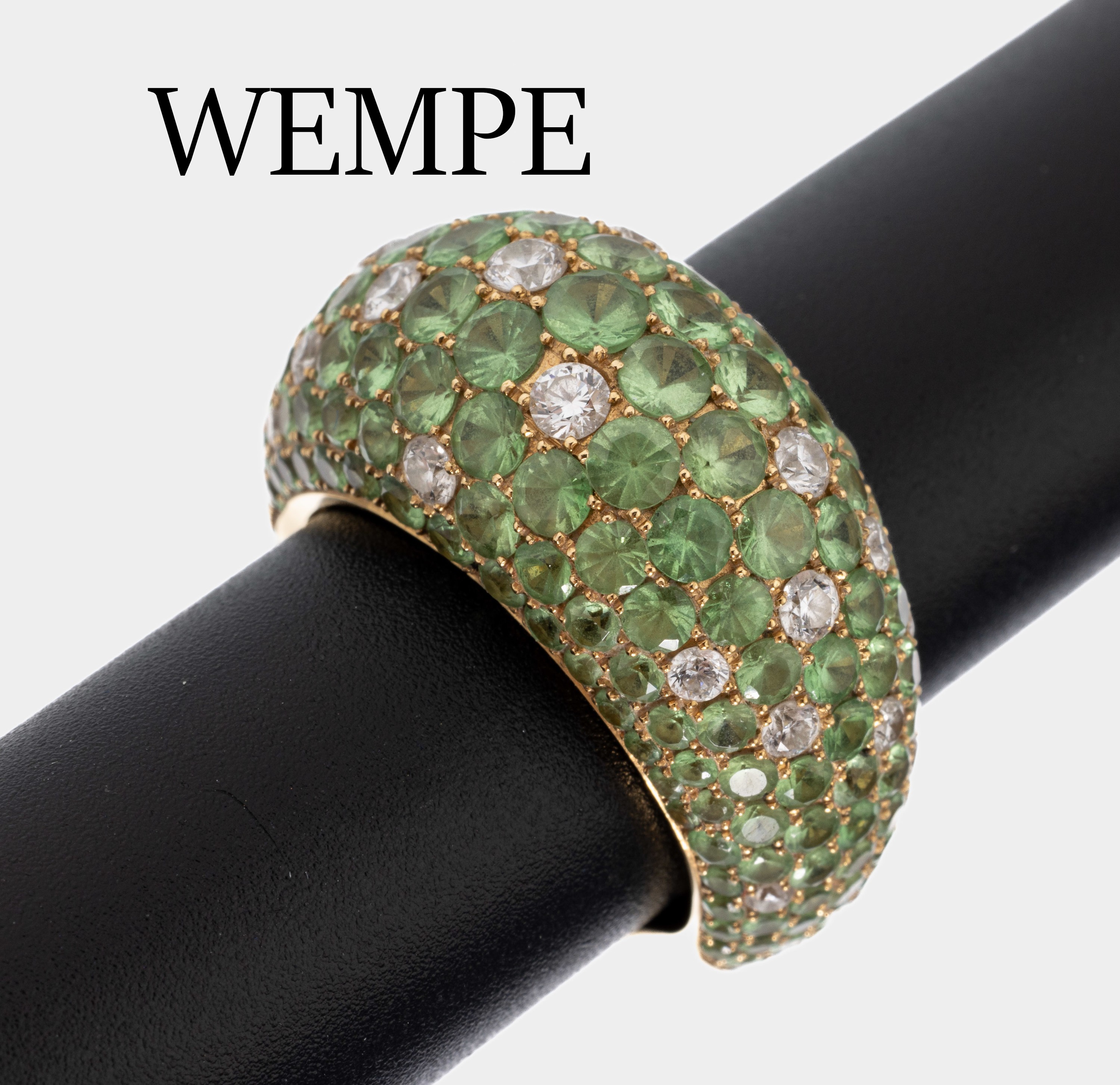 18 kt Gold WEMPE Brillant-Tsavorith-Ring, GG 750/000, Brillanten zus. ca. 0.90 ct (grav.) feines Weiß-Weiß/vs-si, rundfacett. Tsavorithe zus. ca. ...