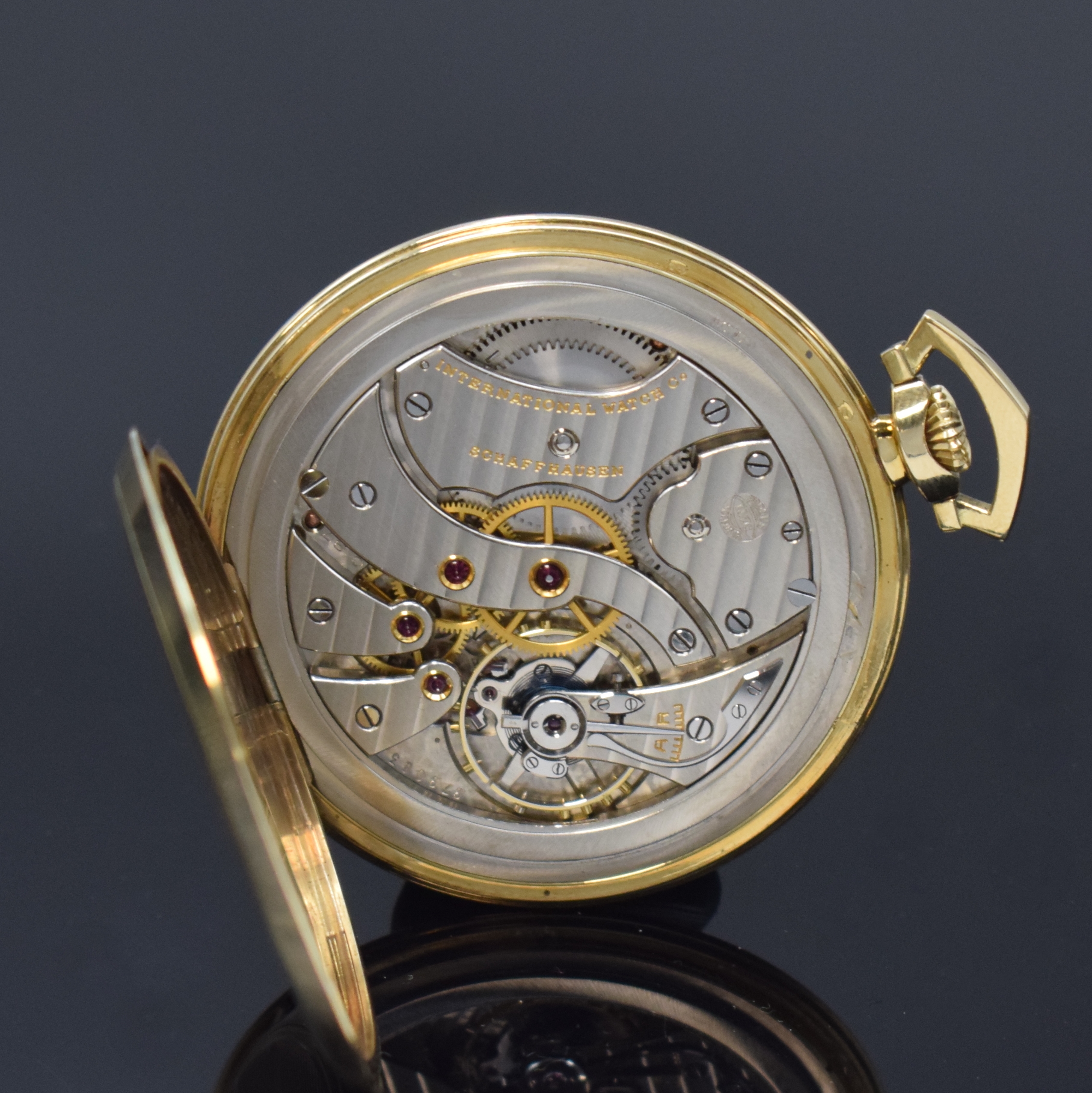 Detail f: IWC offene Frackuhr in GG 585/000, Schweiz um 1938, guill. Scharnier-Rückdeckel, Metallcuvette, silb. Zifferbl. m. gold. arab. Zahlen altersbed. ...