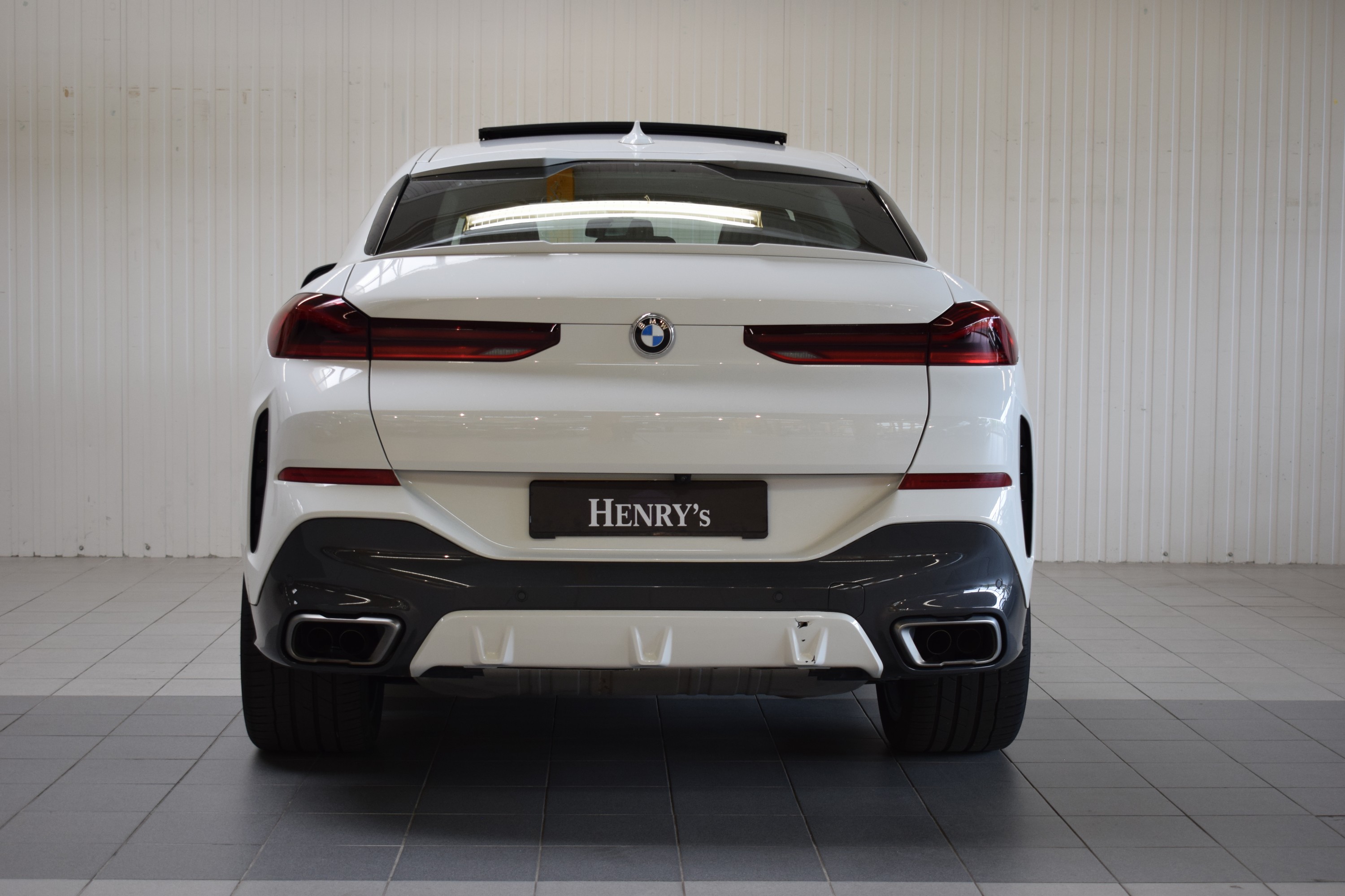 Detail d: BMW X6 M50i, EZ 07/2020, Laufleistung 34.400 km, 390 kW/530 PS, Automatikgetriebe, Farbe: Alpinweiß uni, Leder Individual, M- Sportpaket, ...