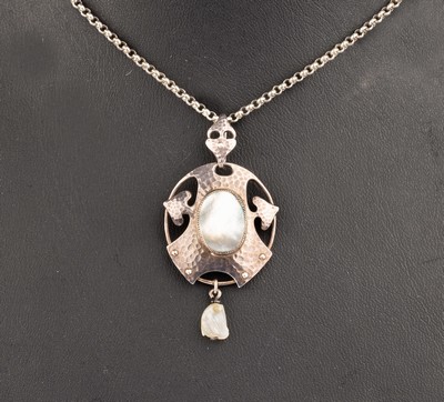 26782039a - Art Nouveau pearl-pendant