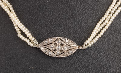 26782065a - 3-row necklace made of oriental pearls
