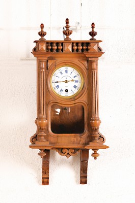 Image 26782067 - Pendulum 400 Jours, wall clock, Claude Grivolas watch manufacturer, Paris, around 1910/20, so-called annual clock, decorated waxed walnut case (door cracked), model: Appique Style Henry II. (sales catalog 1910), glazed on three sides, signed enamel dial, round brass plate movement, Extensively signed/inscribed on the back plate, massive Graham gang, longer pendulum spring, torsion pendulum model Courant, height approx. 50cm, condition of movement 3, housing 2-3, rare model from the manufacturer