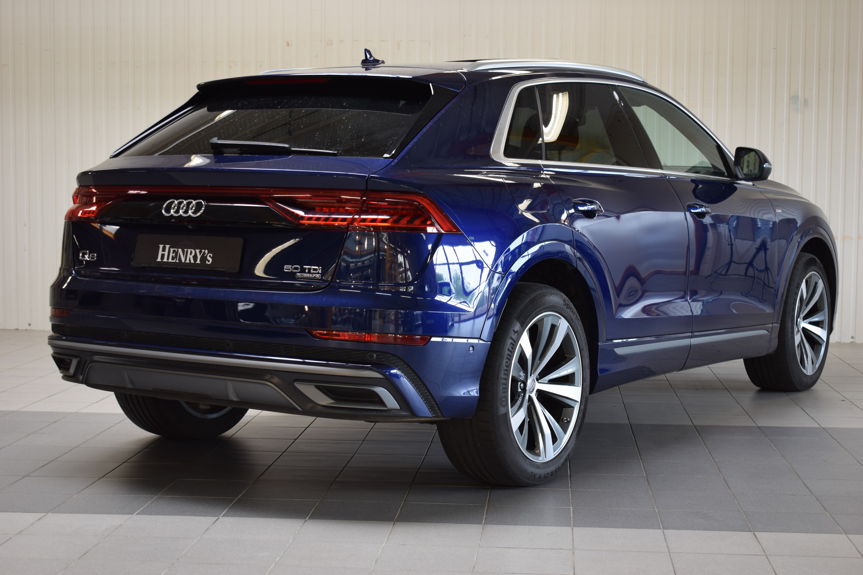 Detail e: Audi Q8 50TDI quattro Diesel, EZ 11/2018, Laufleistung 95.457 km, 210 kW/286 PS, Automatikgetriebe, Farbe: Navarrablau, Polster: Alcantara, S-Line, ...