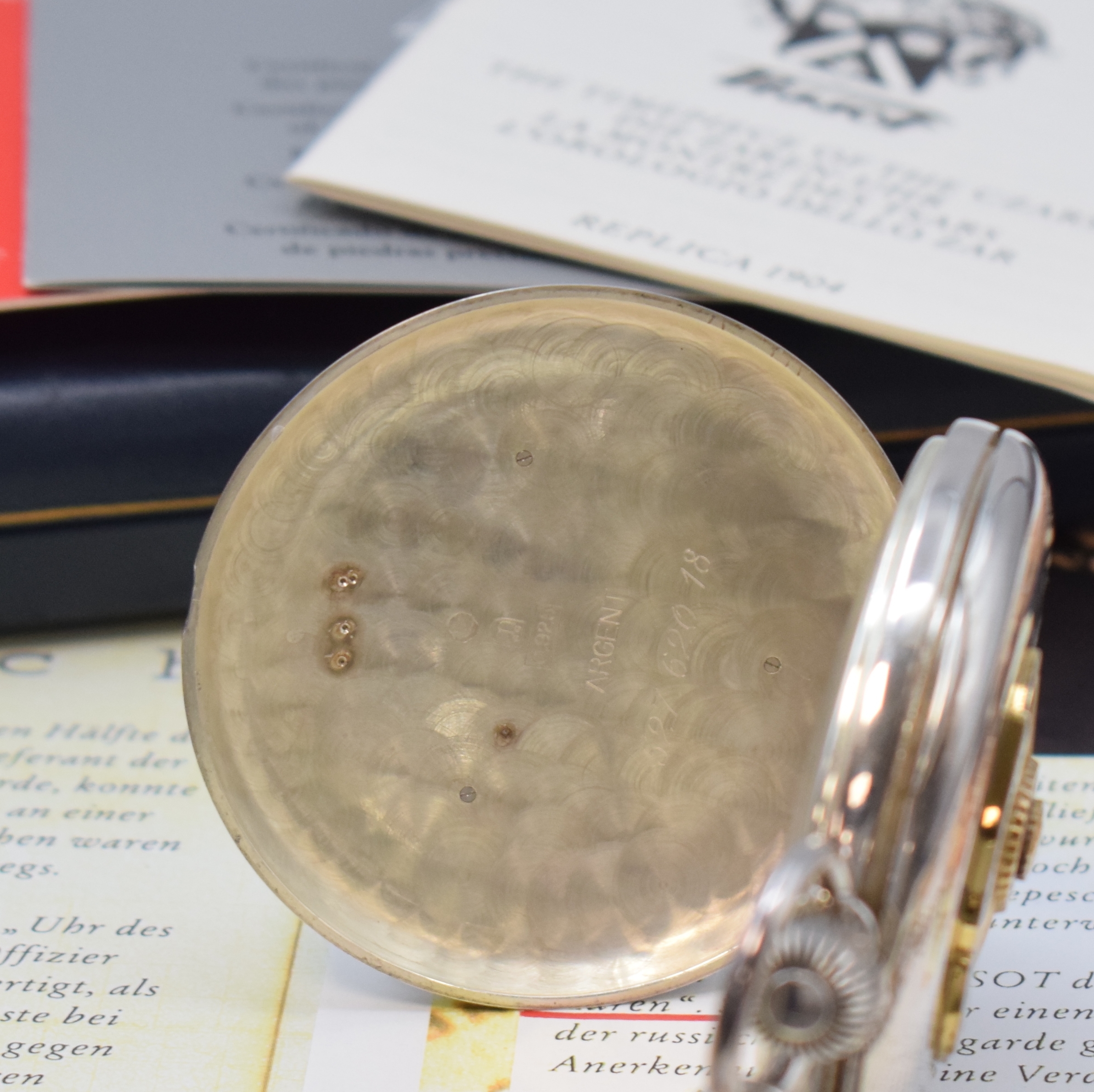Detail b: TISSOT & FILS schwere Savonette Herrentaschenuhr sogennate Zarenuhr in Sterlingsilber an Sterlingsilber-Kette, Schweiz um 1990, nach Vorbild von ...