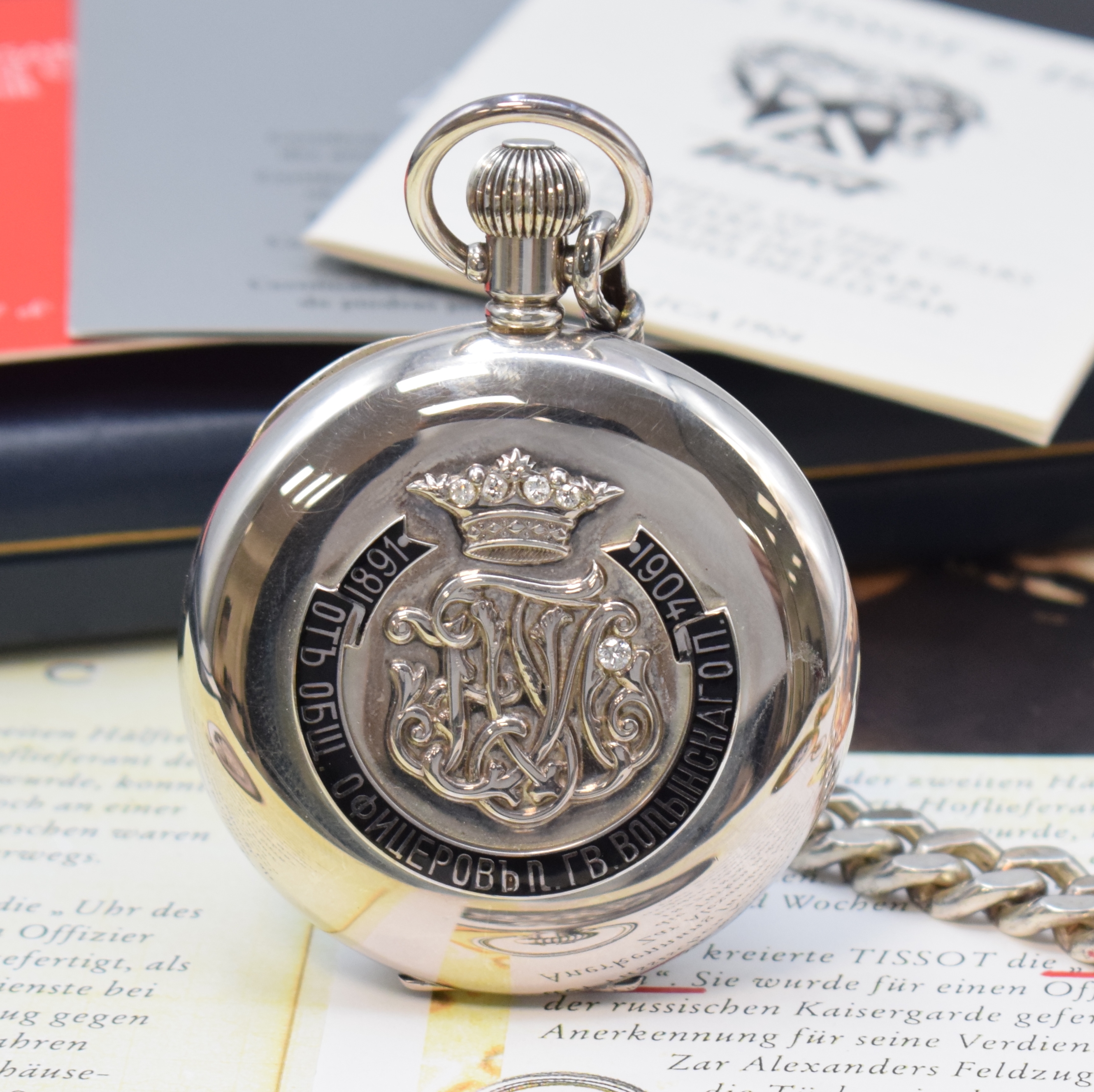 Detail c: TISSOT & FILS schwere Savonette Herrentaschenuhr sogennate Zarenuhr in Sterlingsilber an Sterlingsilber-Kette, Schweiz um 1990, nach Vorbild von ...