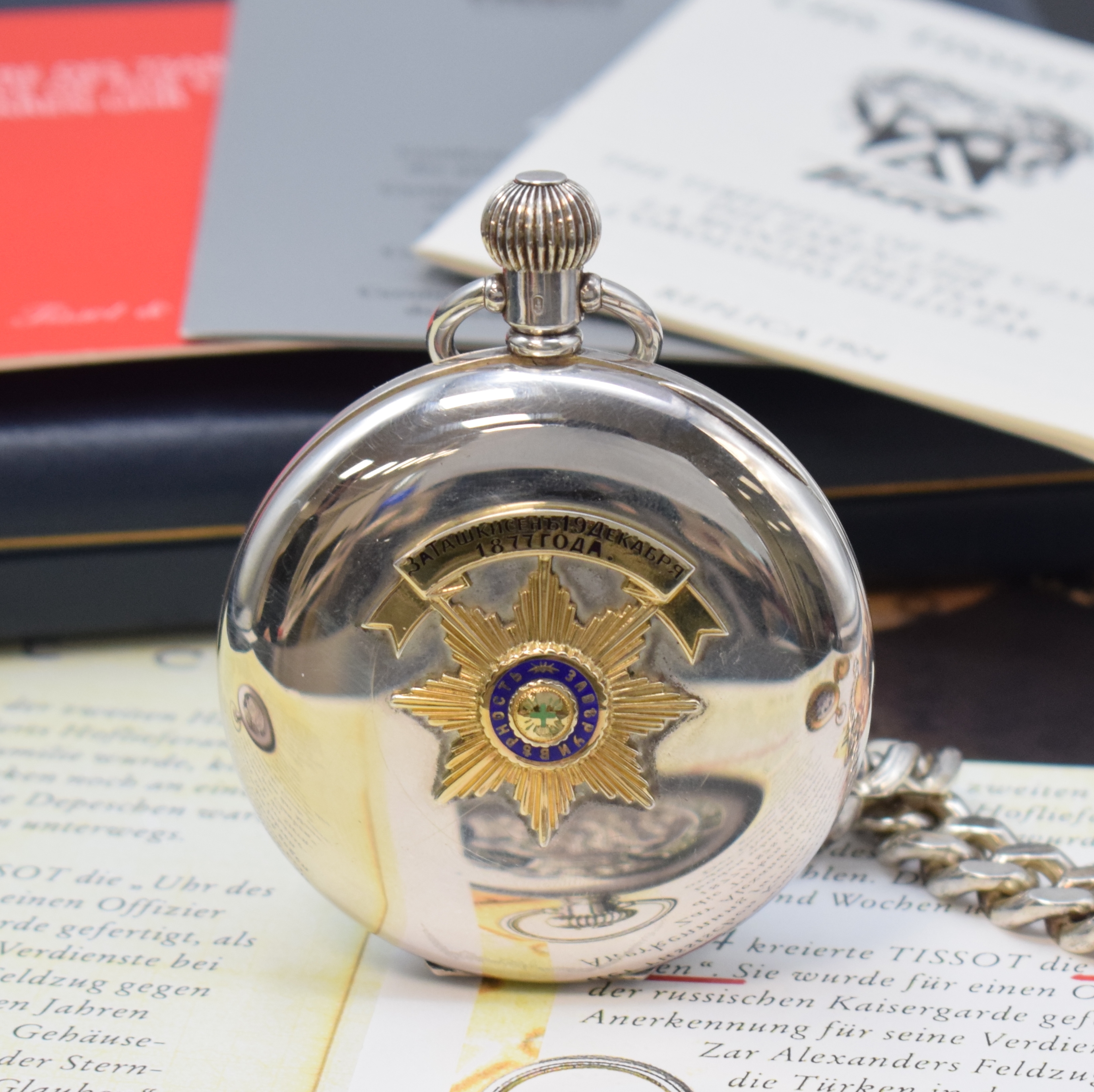 Detail d: TISSOT & FILS schwere Savonette Herrentaschenuhr sogennate Zarenuhr in Sterlingsilber an Sterlingsilber-Kette, Schweiz um 1990, nach Vorbild von ...