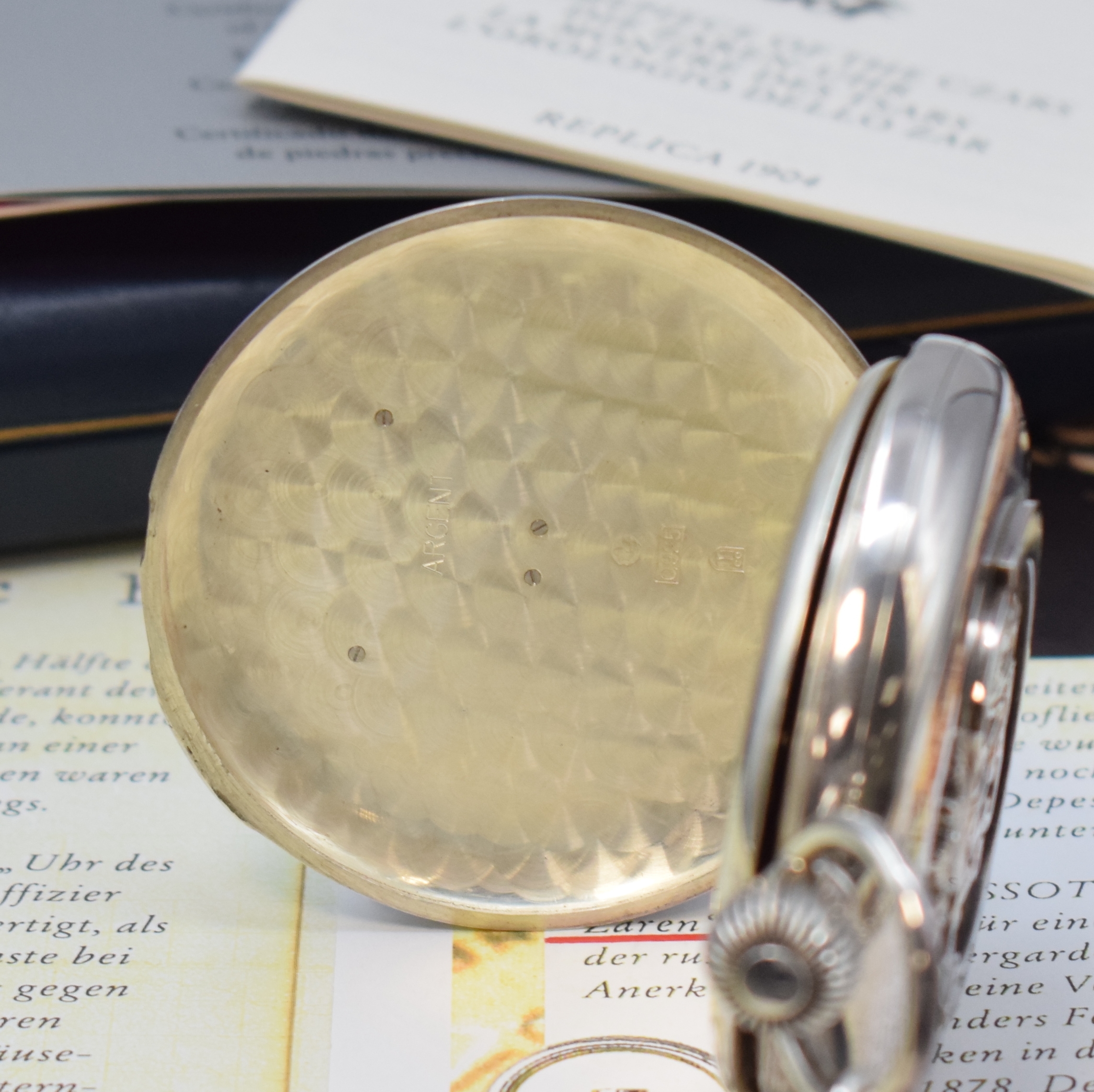 Detail e: TISSOT & FILS schwere Savonette Herrentaschenuhr sogennate Zarenuhr in Sterlingsilber an Sterlingsilber-Kette, Schweiz um 1990, nach Vorbild von ...