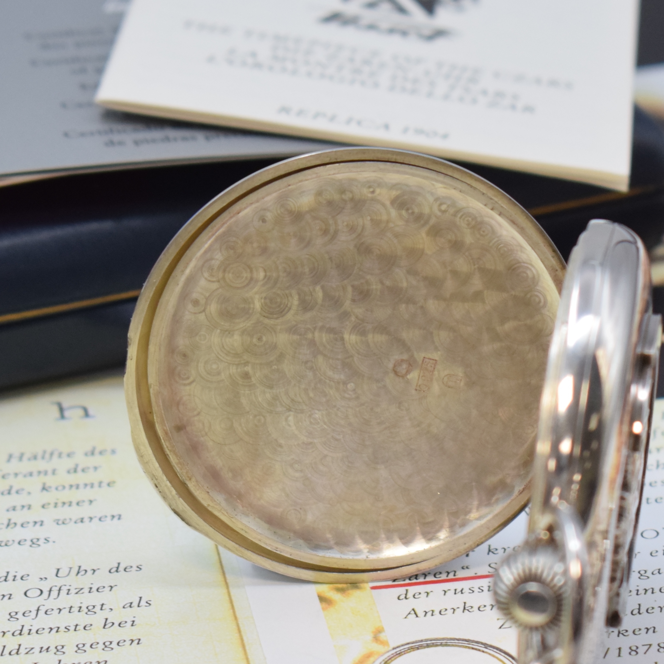 Detail g: TISSOT & FILS schwere Savonette Herrentaschenuhr sogennate Zarenuhr in Sterlingsilber an Sterlingsilber-Kette, Schweiz um 1990, nach Vorbild von ...