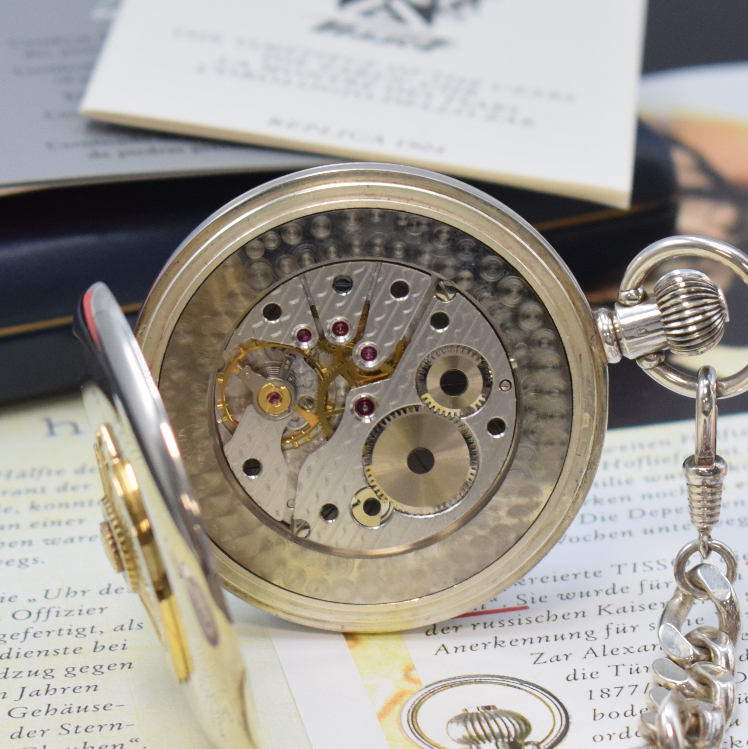 Detail h: TISSOT & FILS schwere Savonette Herrentaschenuhr sogennate Zarenuhr in Sterlingsilber an Sterlingsilber-Kette, Schweiz um 1990, nach Vorbild von ...
