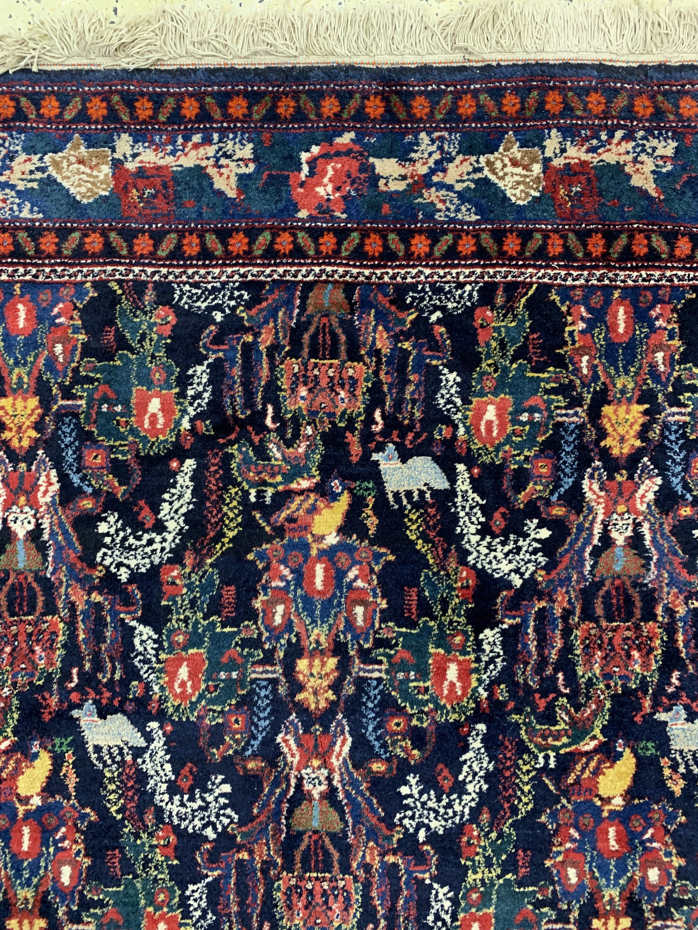 Detail c: Seltener Senneh alt, Persien, Mitte 20.Jhd,Wolle auf Baumwolle, ca. 322 x 162 cm, EHZ: 1-2