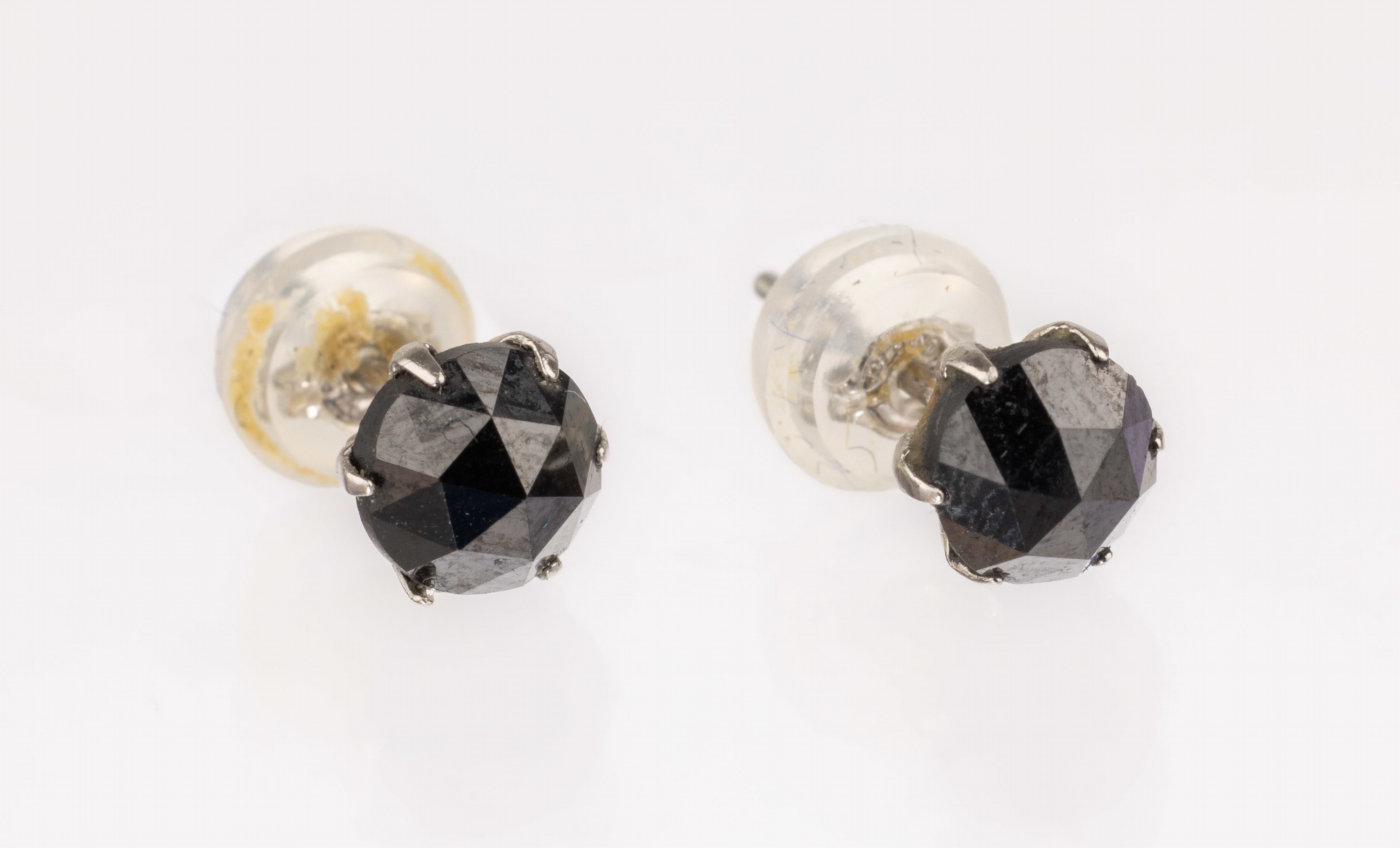Paar Platin Diamant-Ohrstecker, Platin, 2 schwarze Diamant-Rosen ca. 1.20 ct