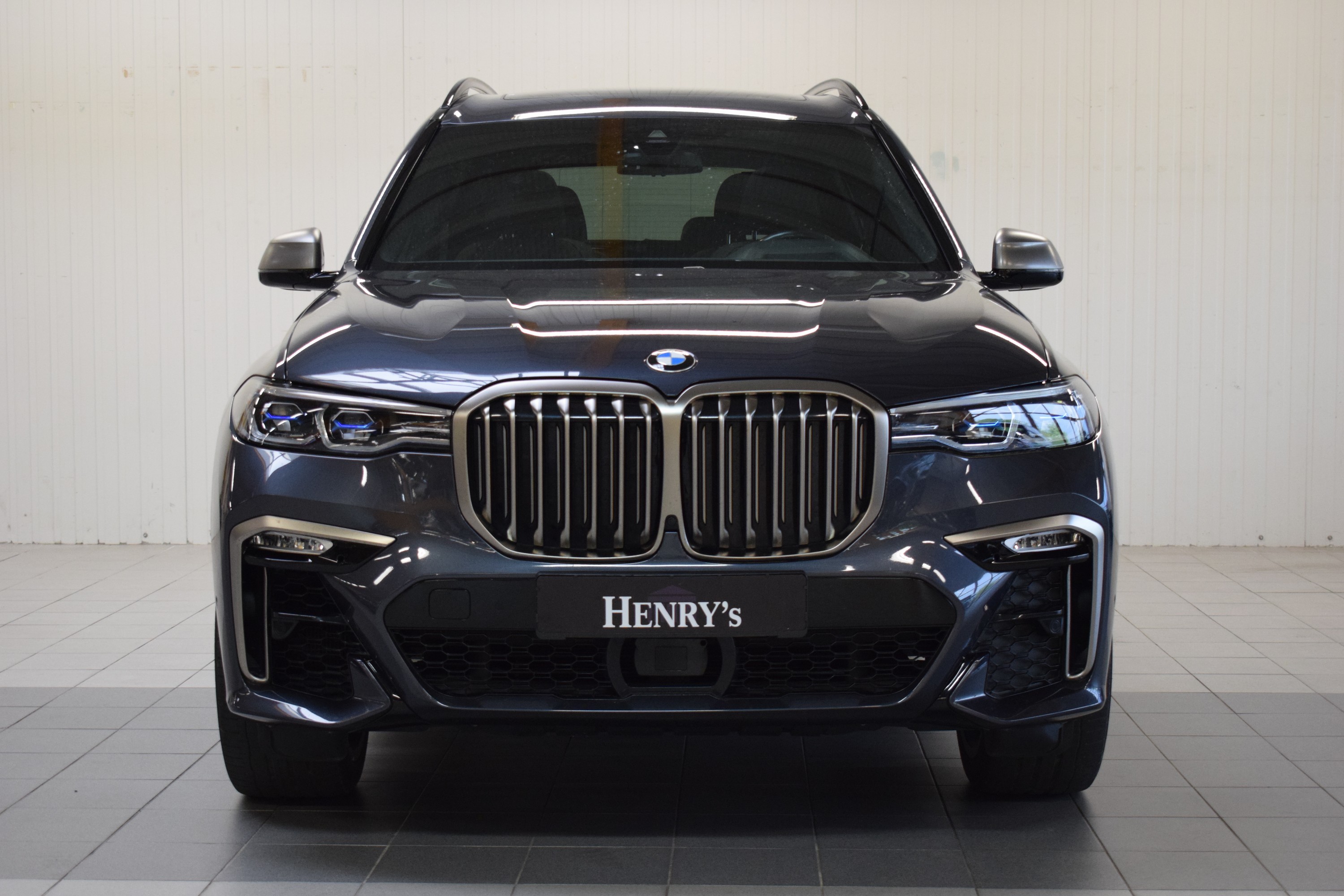 Detail a: BMW X7 M50D Diesel, EZ 02/2020, Laufleistung 85.700 km, 294 kW/400 PS, Automatikgetriebe, Farbe: Arktikgrau Brillanteffektmetallic, Polster: Leder ...