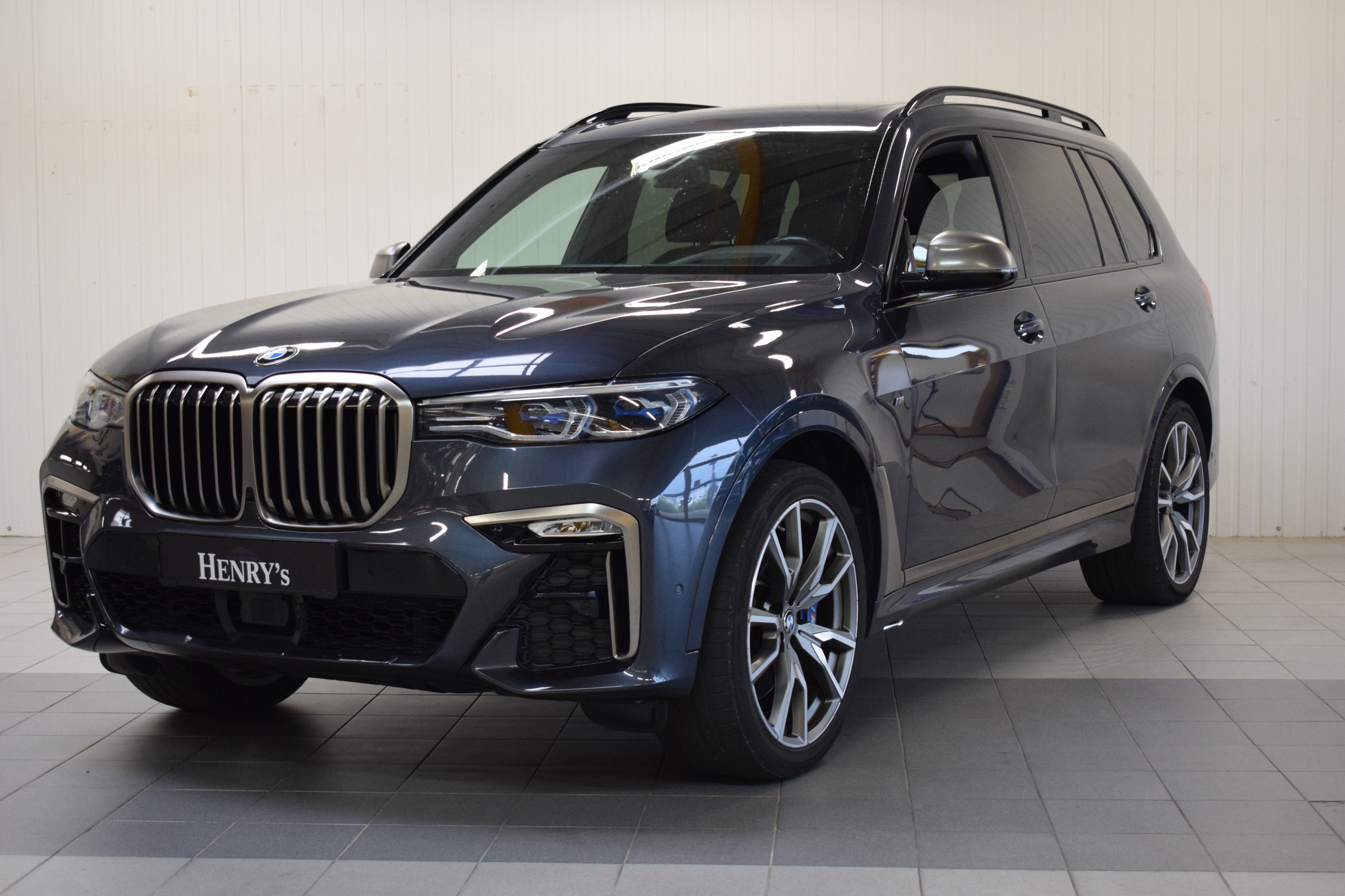 Detail b: BMW X7 M50D Diesel, EZ 02/2020, Laufleistung 85.700 km, 294 kW/400 PS, Automatikgetriebe, Farbe: Arktikgrau Brillanteffektmetallic, Polster: Leder ...