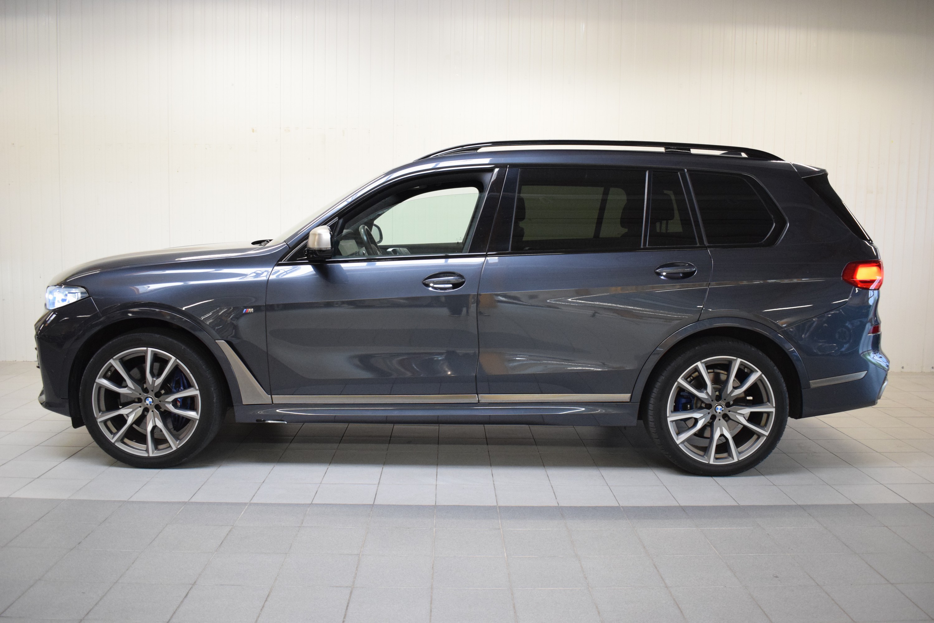 Detail f: BMW X7 M50D Diesel, EZ 02/2020, Laufleistung 85.700 km, 294 kW/400 PS, Automatikgetriebe, Farbe: Arktikgrau Brillanteffektmetallic, Polster: Leder ...