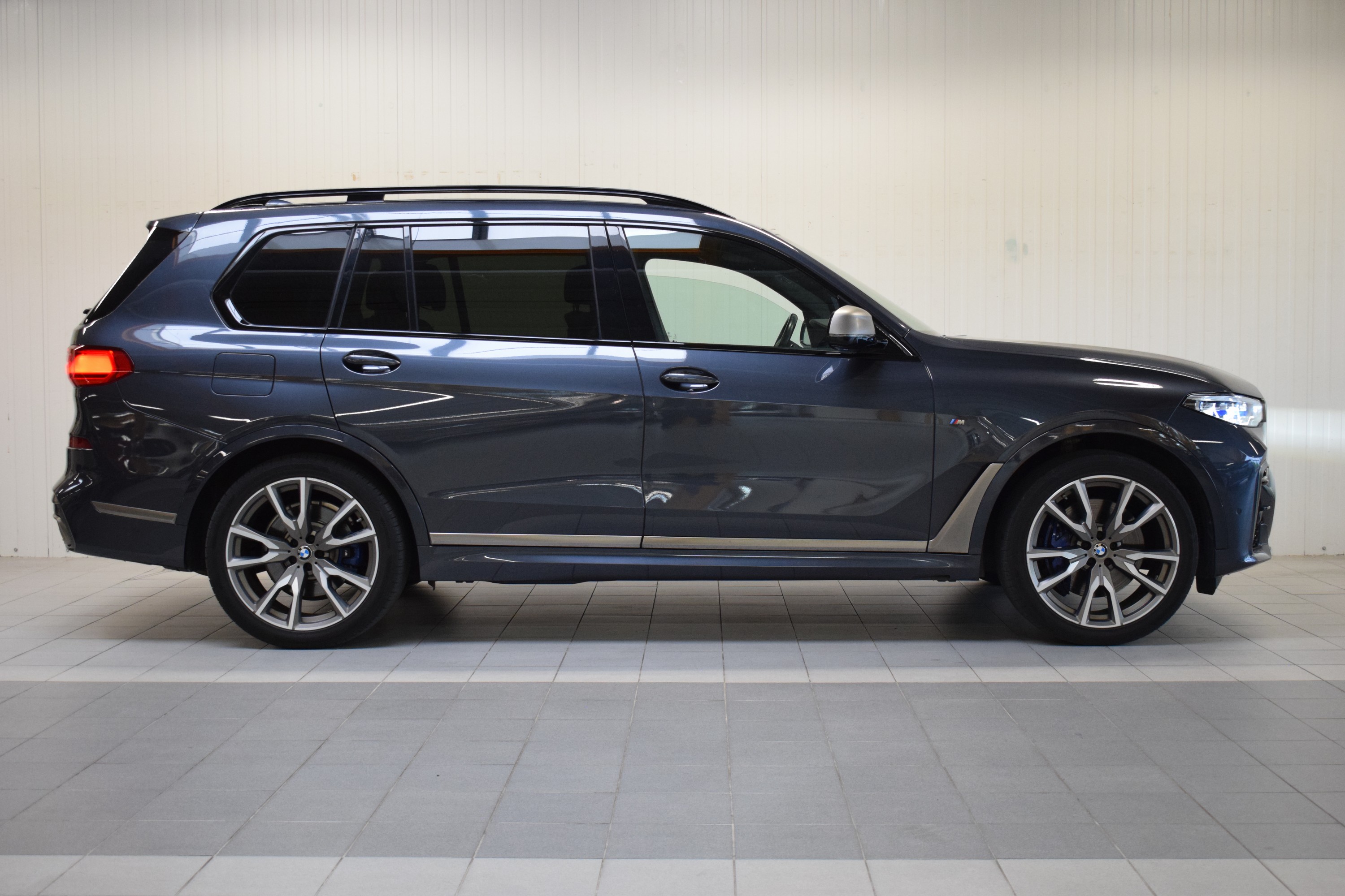 Detail g: BMW X7 M50D Diesel, EZ 02/2020, Laufleistung 85.700 km, 294 kW/400 PS, Automatikgetriebe, Farbe: Arktikgrau Brillanteffektmetallic, Polster: Leder ...