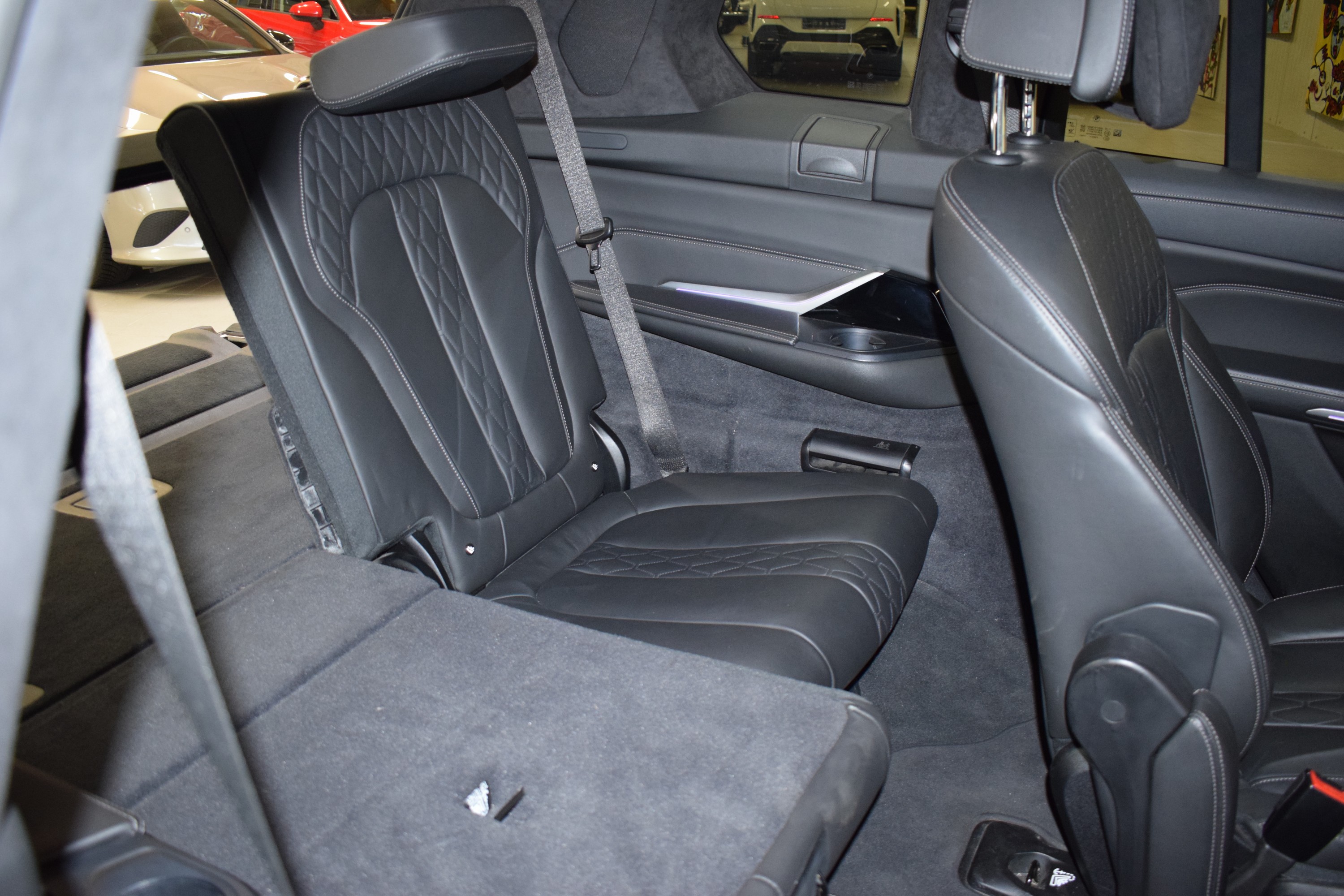 Detail j: BMW X7 M50D Diesel, EZ 02/2020, Laufleistung 85.700 km, 294 kW/400 PS, Automatikgetriebe, Farbe: Arktikgrau Brillanteffektmetallic, Polster: Leder ...