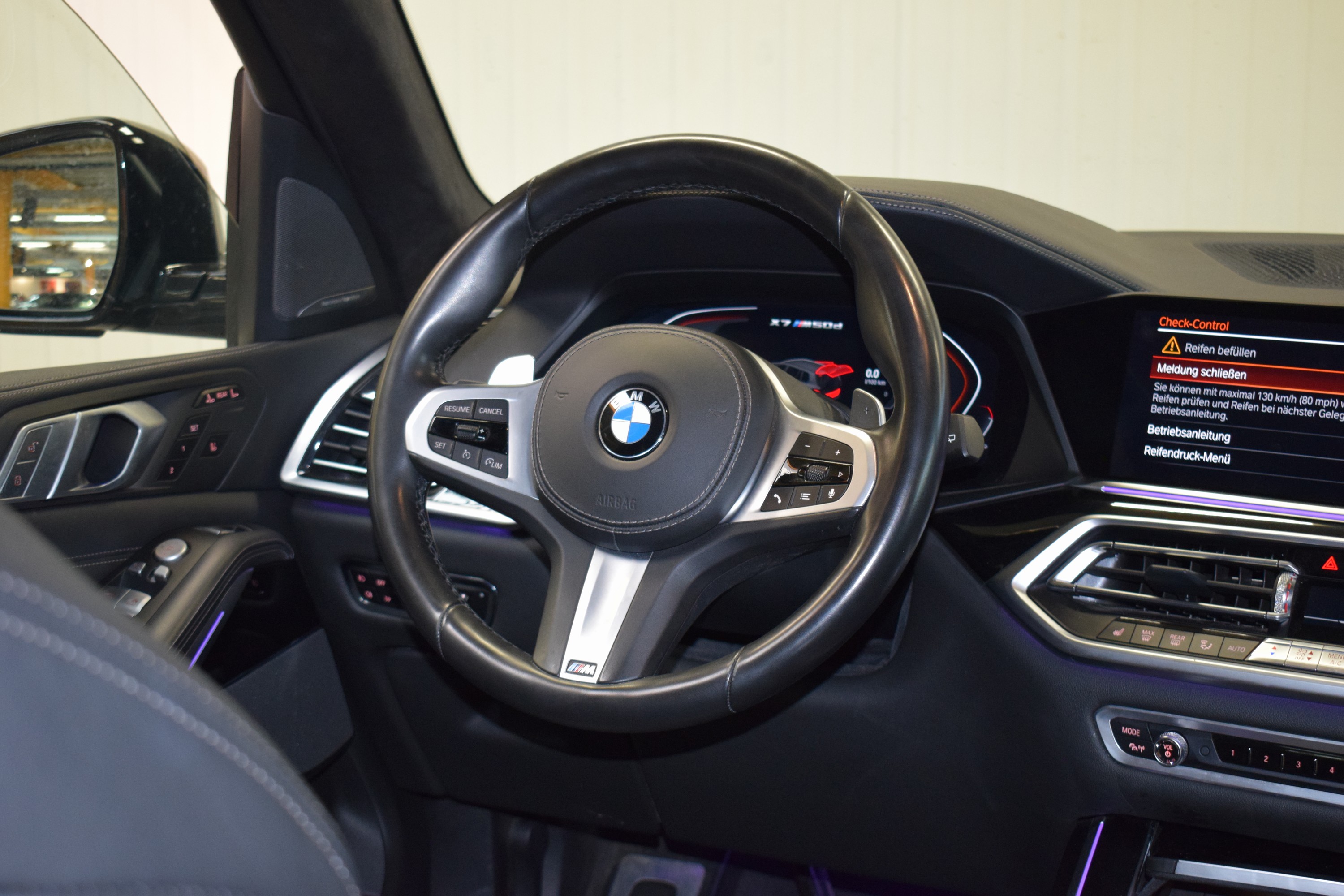 Detail l: BMW X7 M50D Diesel, EZ 02/2020, Laufleistung 85.700 km, 294 kW/400 PS, Automatikgetriebe, Farbe: Arktikgrau Brillanteffektmetallic, Polster: Leder ...