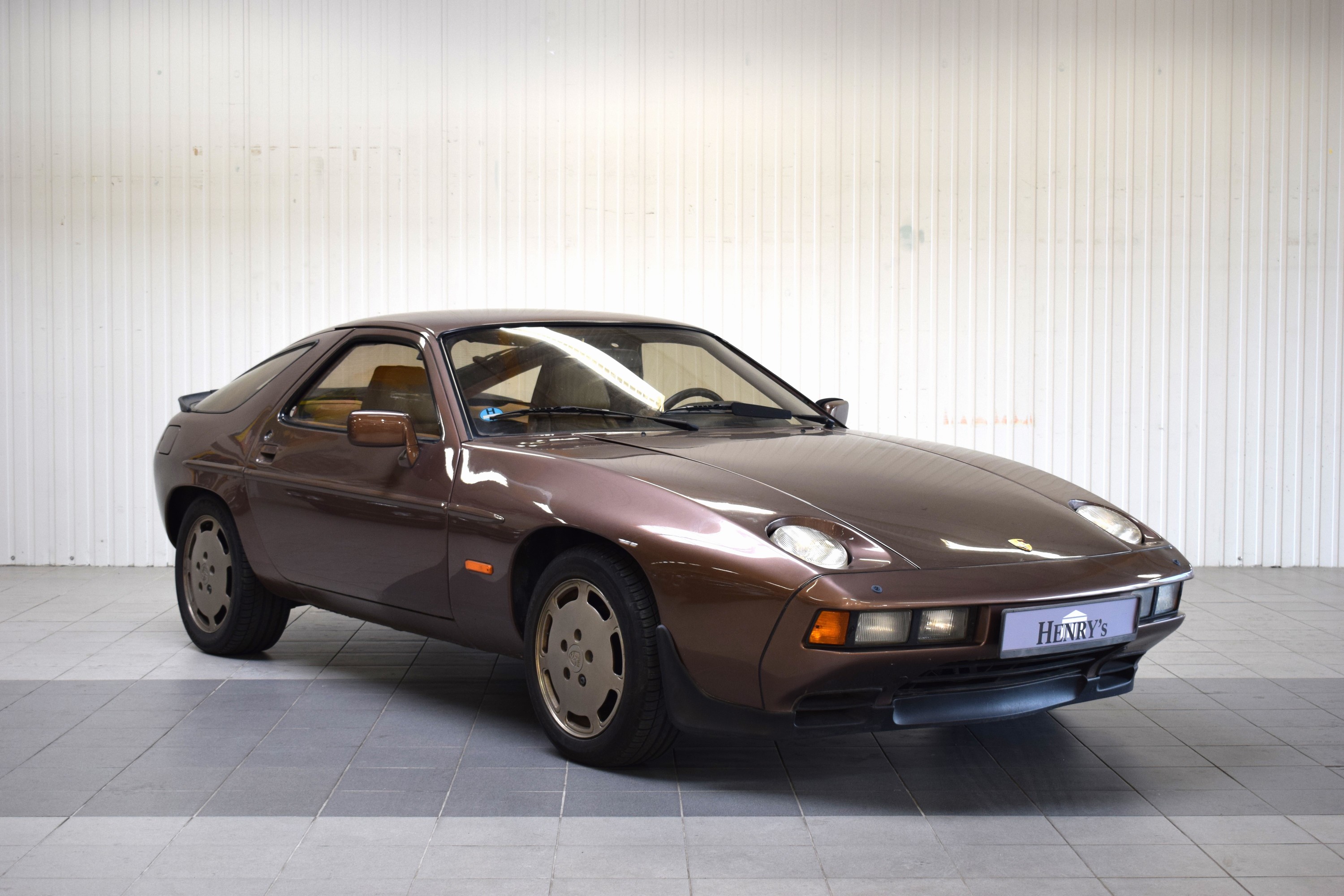 Porsche 928S, EZ 06/1980, Laufleistung 189.940 km abgelesen, H-Zulassung, 221 kW/ 300PS, 8-Zylinder, Automatikgetriebe, braun, Innen Tobbacco