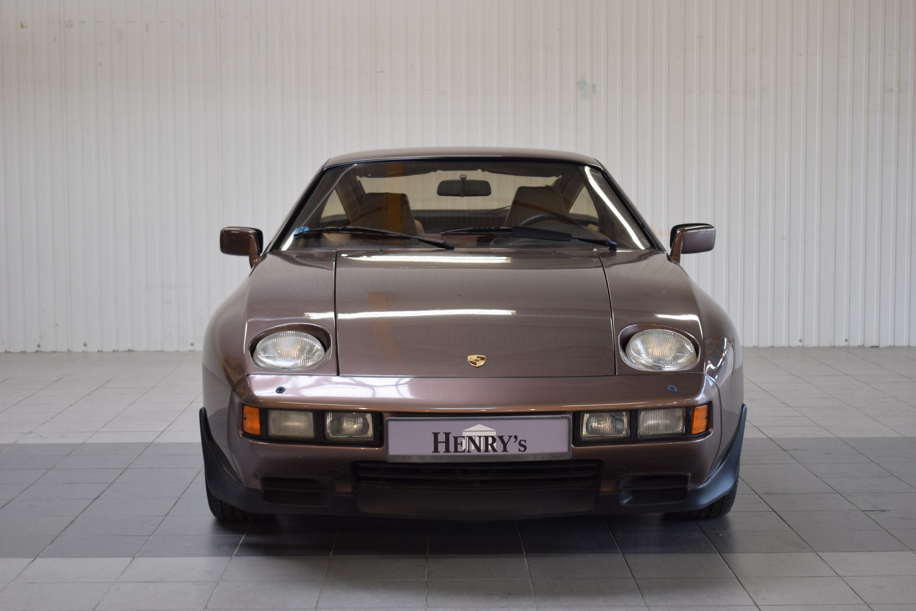 Detail a: Porsche 928S, EZ 06/1980, Laufleistung 189.940 km abgelesen, H-Zulassung, 221 kW/ 300PS, 8-Zylinder, Automatikgetriebe, braun, Innen Tobbacco