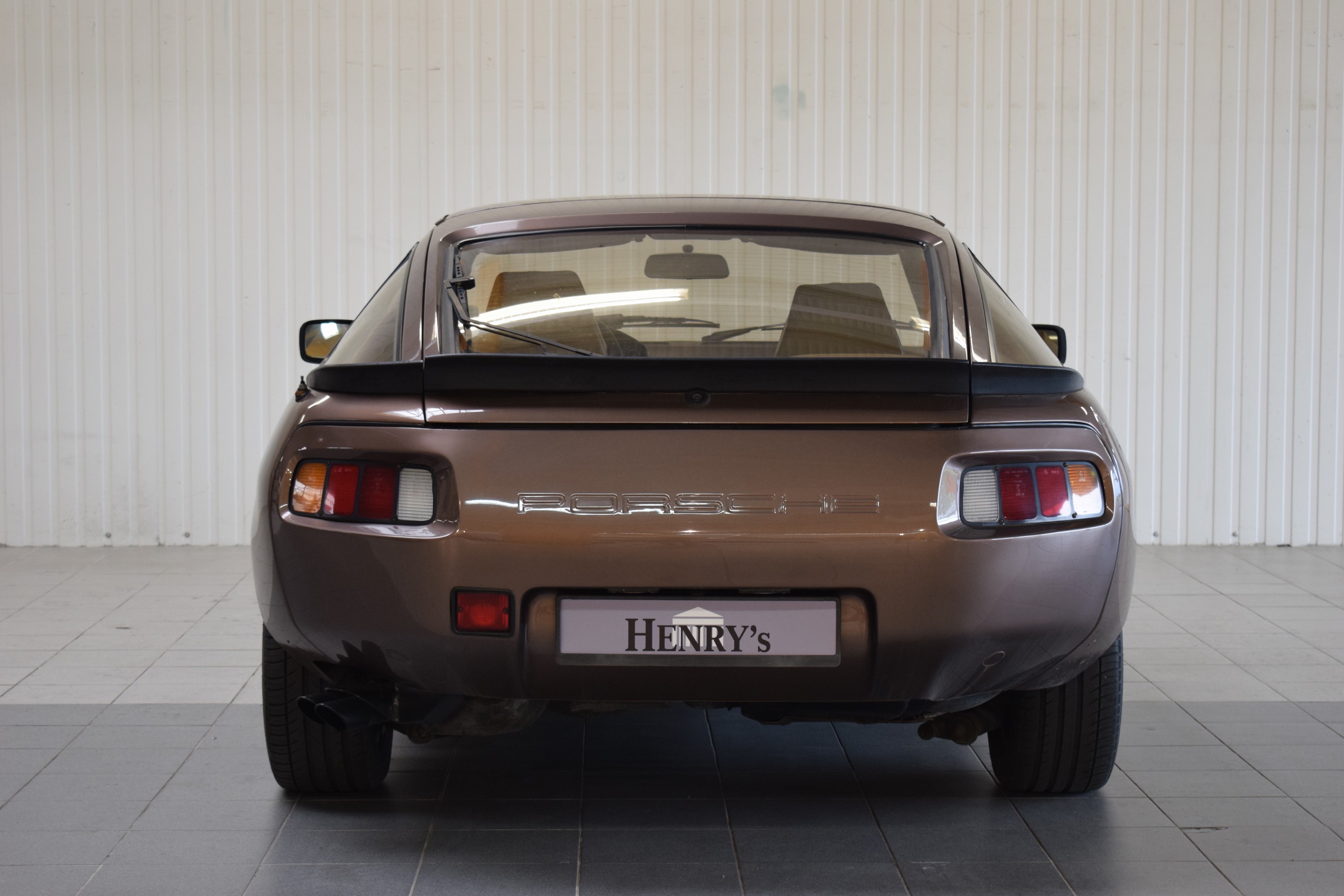 Detail d: Porsche 928S, EZ 06/1980, Laufleistung 189.940 km abgelesen, H-Zulassung, 221 kW/ 300PS, 8-Zylinder, Automatikgetriebe, braun, Innen Tobbacco