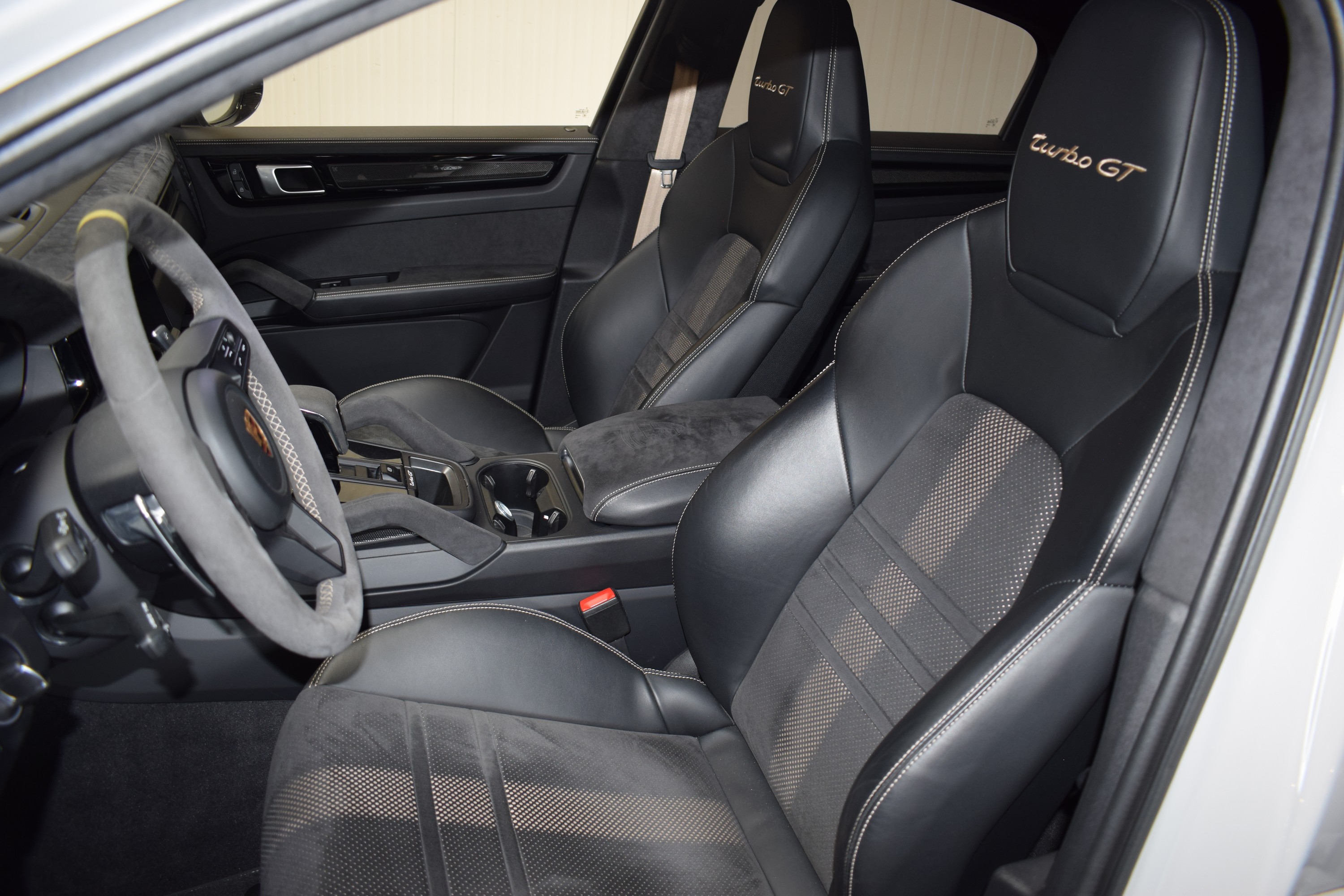 Detail h: Porsche Cayenne Turbo GT, EZ 02/2022, Laufleistung 59.950 km, 1.Hand, 471 kW/640 PS,Automatikgetriebe, Farbe: Kreide, Leder: schwarz, ...