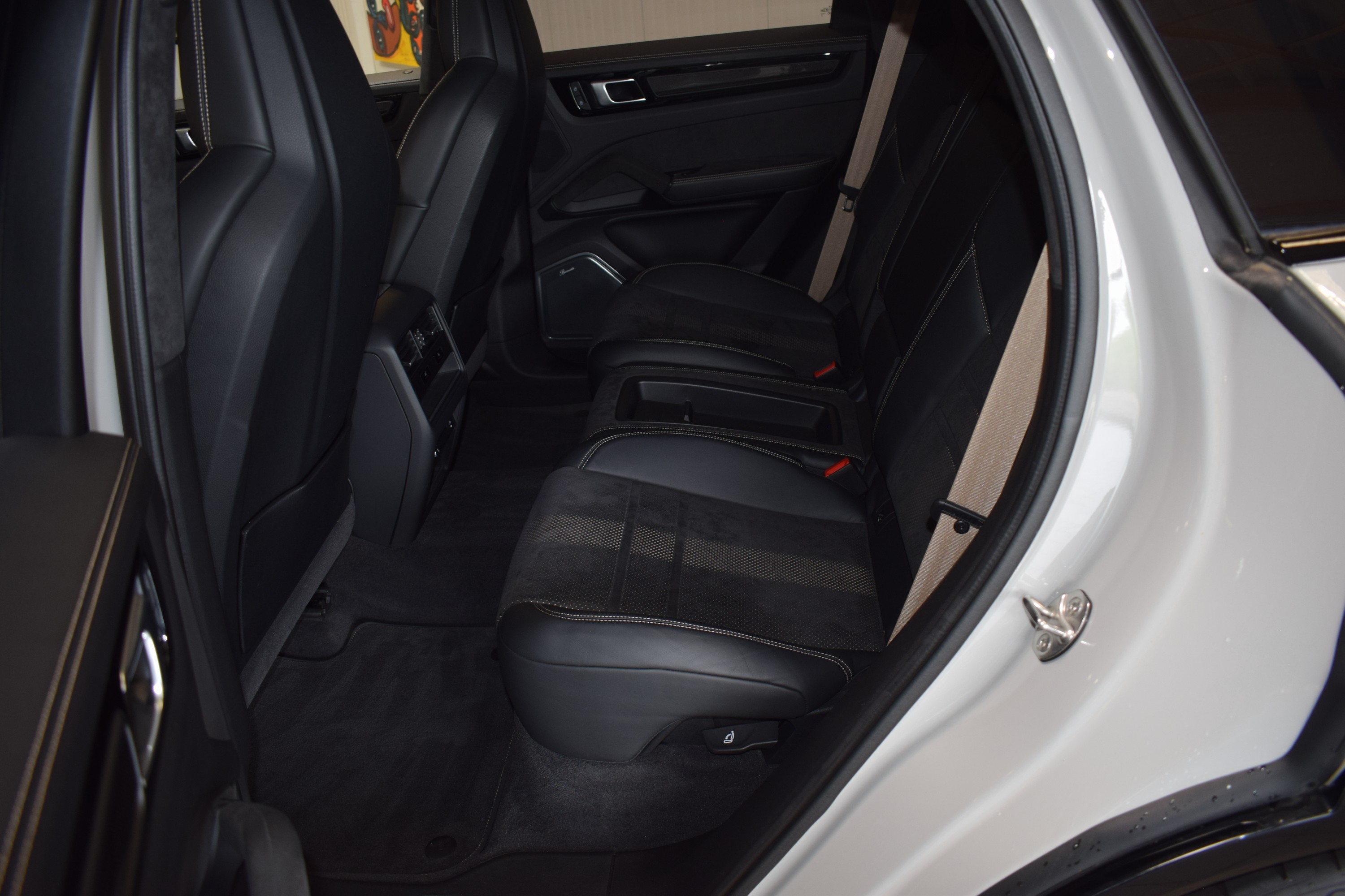 Detail i: Porsche Cayenne Turbo GT, EZ 02/2022, Laufleistung 59.950 km, 1.Hand, 471 kW/640 PS,Automatikgetriebe, Farbe: Kreide, Leder: schwarz, ...