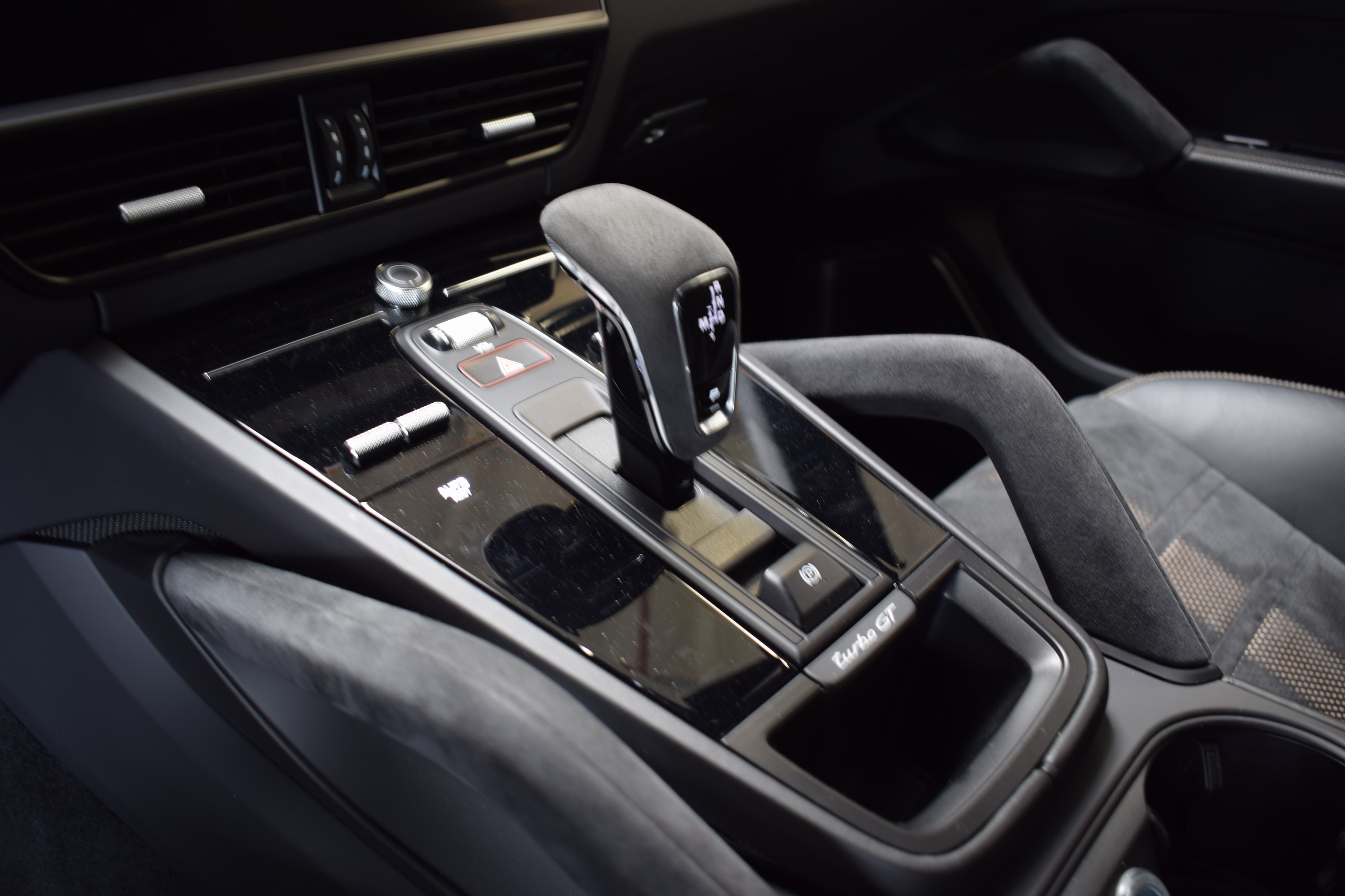 Detail j: Porsche Cayenne Turbo GT, EZ 02/2022, Laufleistung 59.950 km, 1.Hand, 471 kW/640 PS,Automatikgetriebe, Farbe: Kreide, Leder: schwarz, ...