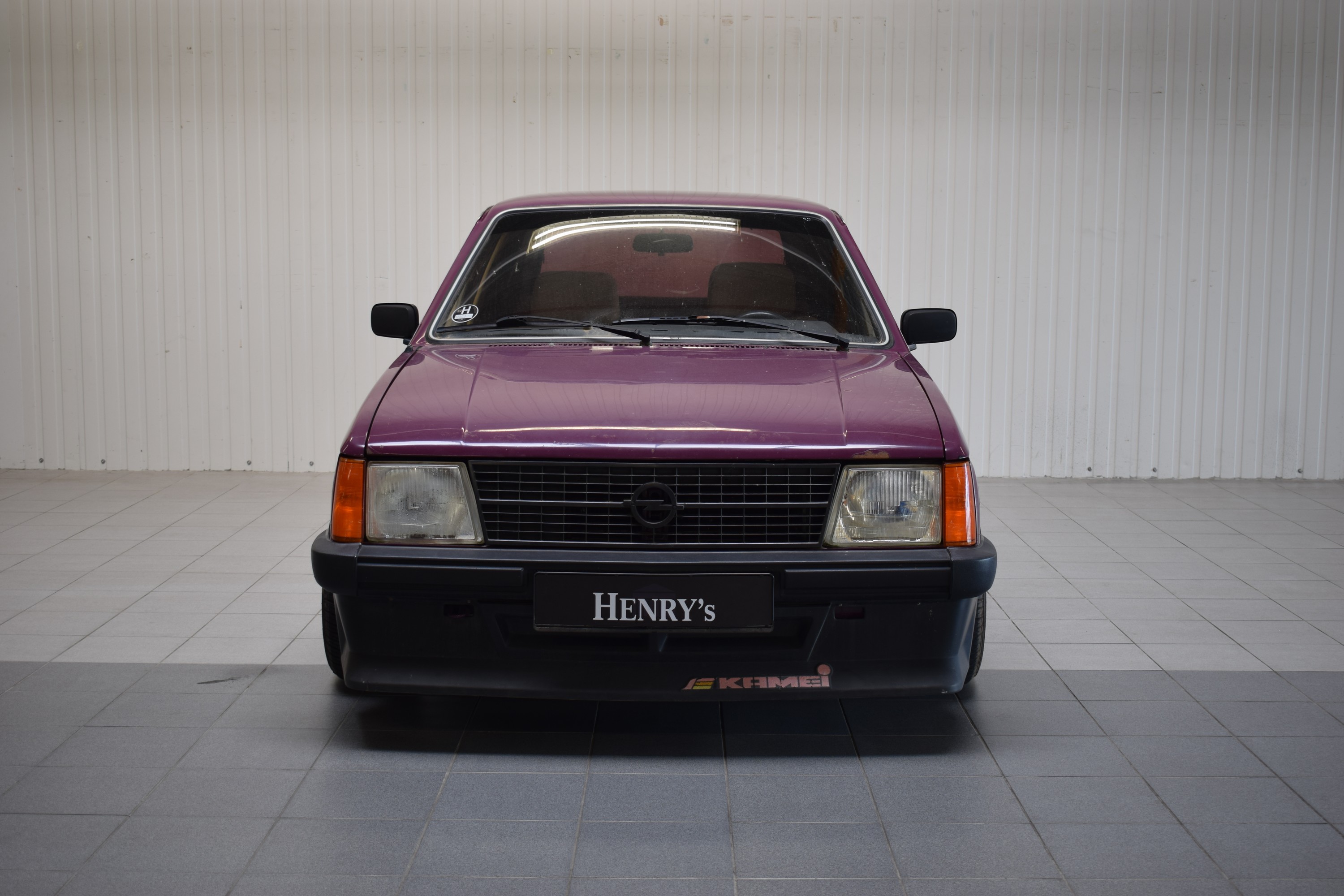 Detail a: Opel Kadett 1.2, EZ 11/1981, Laufleistung 124.971 km abgelesen, 55 kW/74 PS, Automatikgetriebe, lila, Stoff beige, Fahrzeugläuft mit Benzin und/oder ...