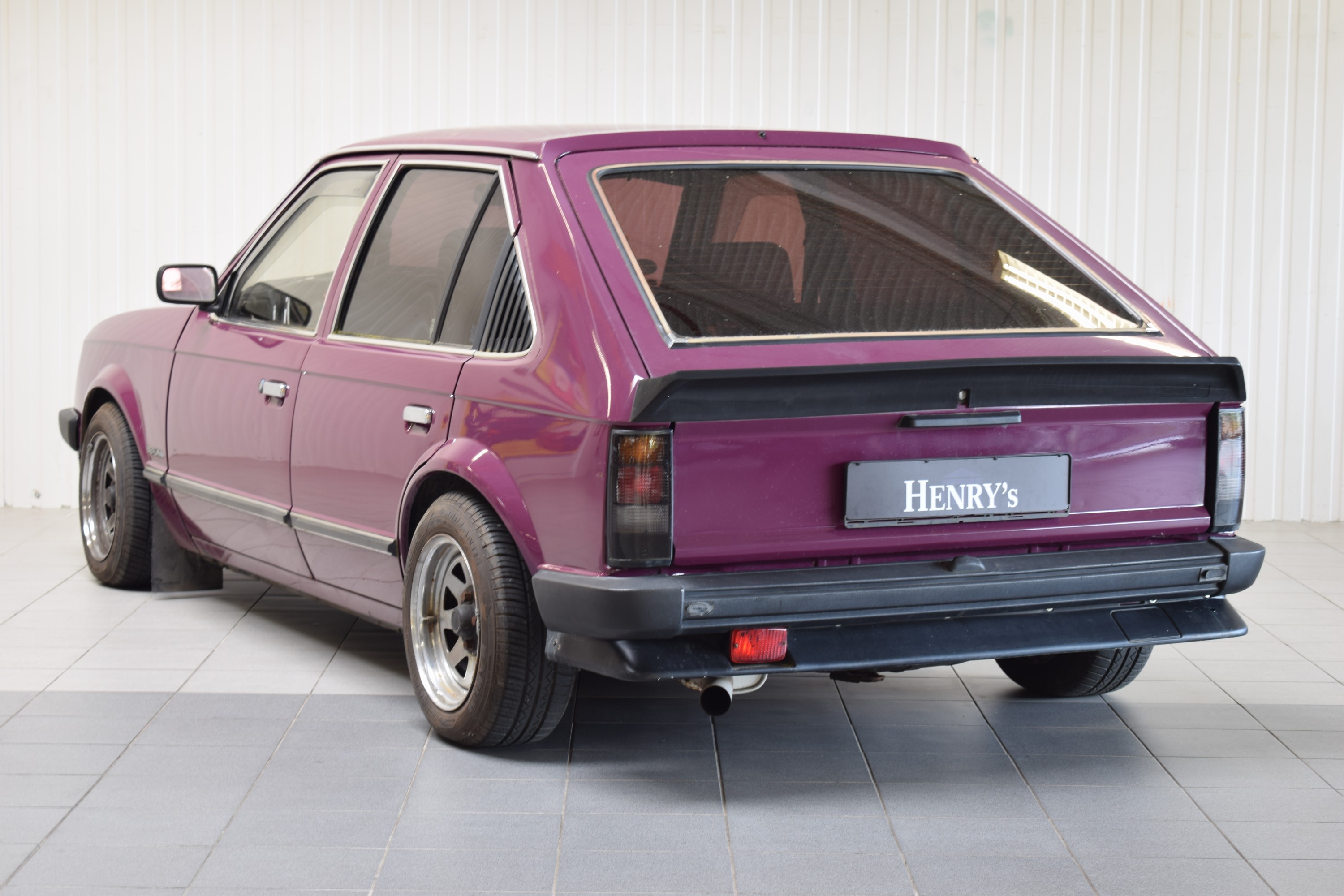 Detail c: Opel Kadett 1.2, EZ 11/1981, Laufleistung 124.971 km abgelesen, 55 kW/74 PS, Automatikgetriebe, lila, Stoff beige, Fahrzeugläuft mit Benzin und/oder ...