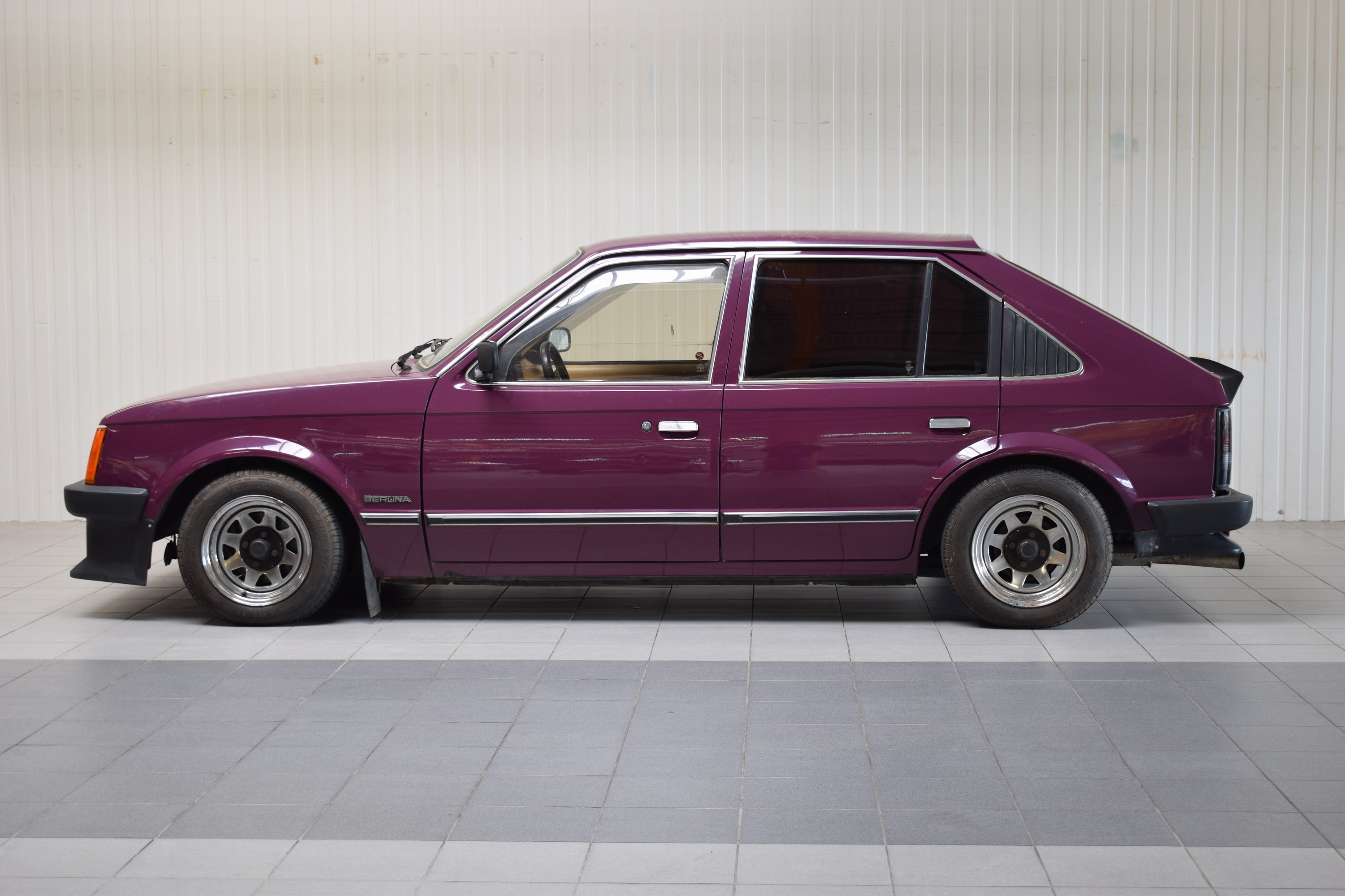 Detail e: Opel Kadett 1.2, EZ 11/1981, Laufleistung 124.971 km abgelesen, 55 kW/74 PS, Automatikgetriebe, lila, Stoff beige, Fahrzeugläuft mit Benzin und/oder ...